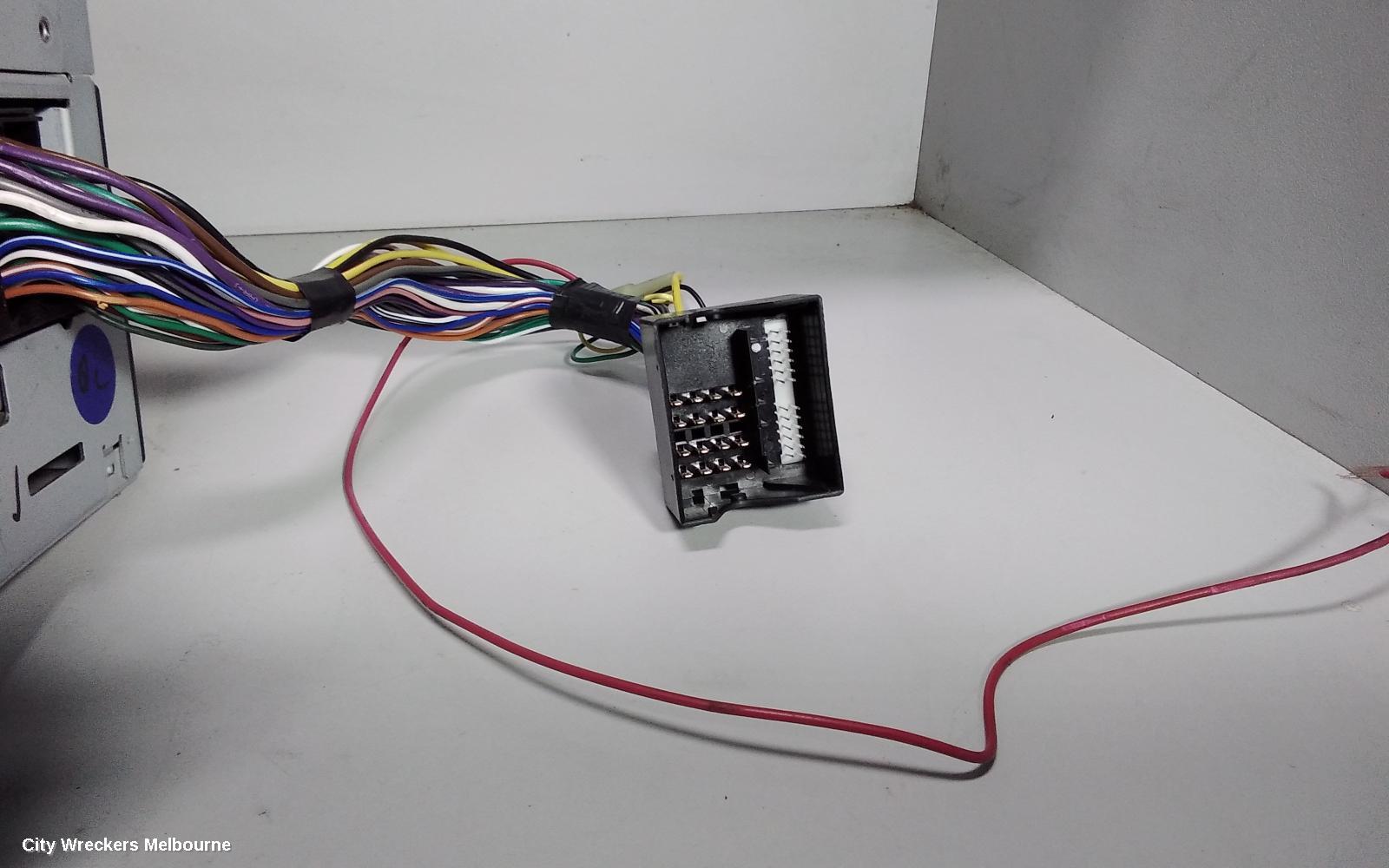 HOLDEN COMMODORE RADIO/CD/DVD/SAT/TV, HEAD UNIT & DISPLAY/CONTROL PANEL ASSY, SINGLE DISC CD PLAYER, W/ SAT NAV, VE, HSV/CALAIS/SSV, 09/2009 - 04/2013