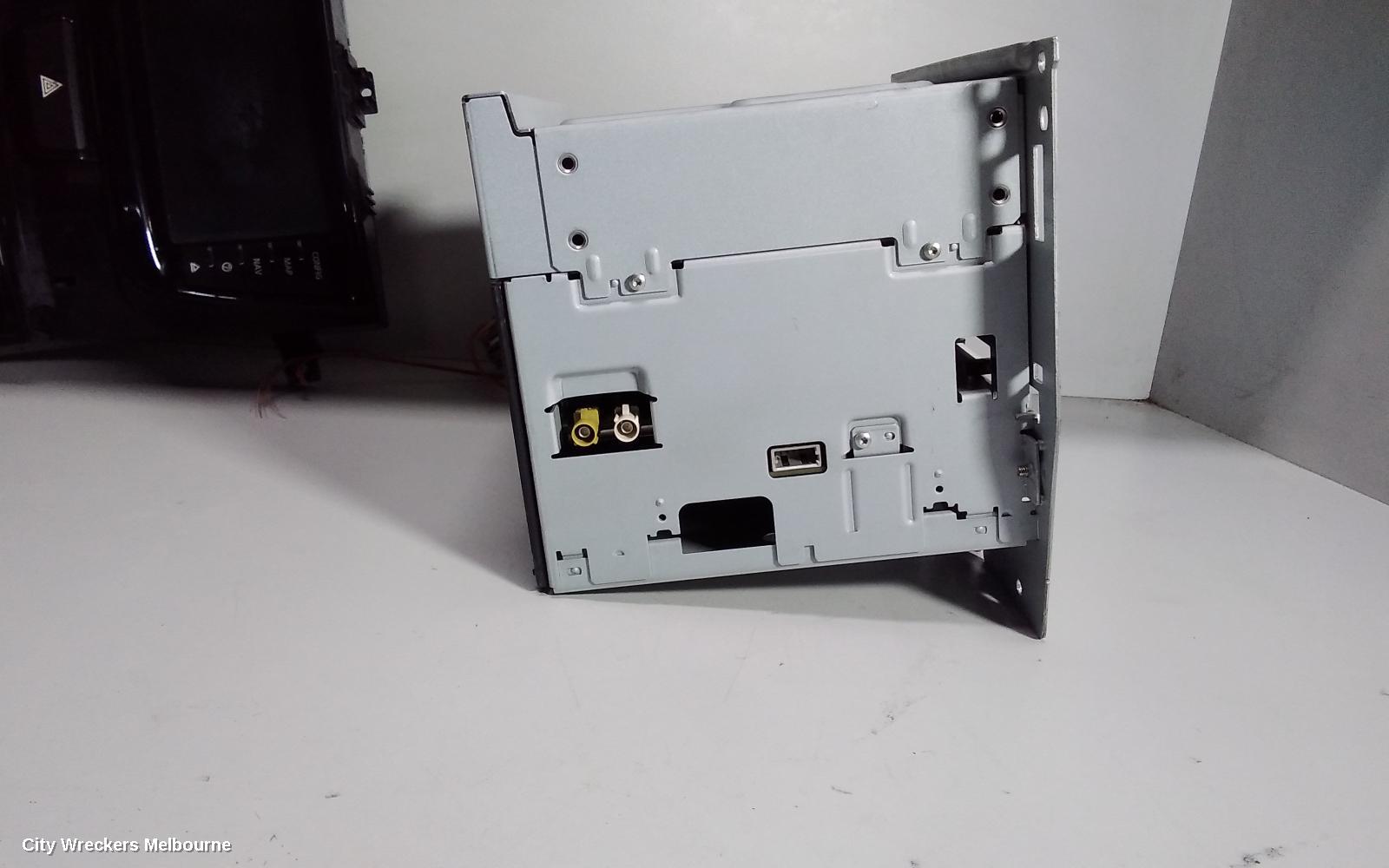 HOLDEN COMMODORE RADIO/CD/DVD/SAT/TV, HEAD UNIT & DISPLAY/CONTROL PANEL ASSY, SINGLE DISC CD PLAYER, W/ SAT NAV, VE, HSV/CALAIS/SSV, 09/2009 - 04/2013