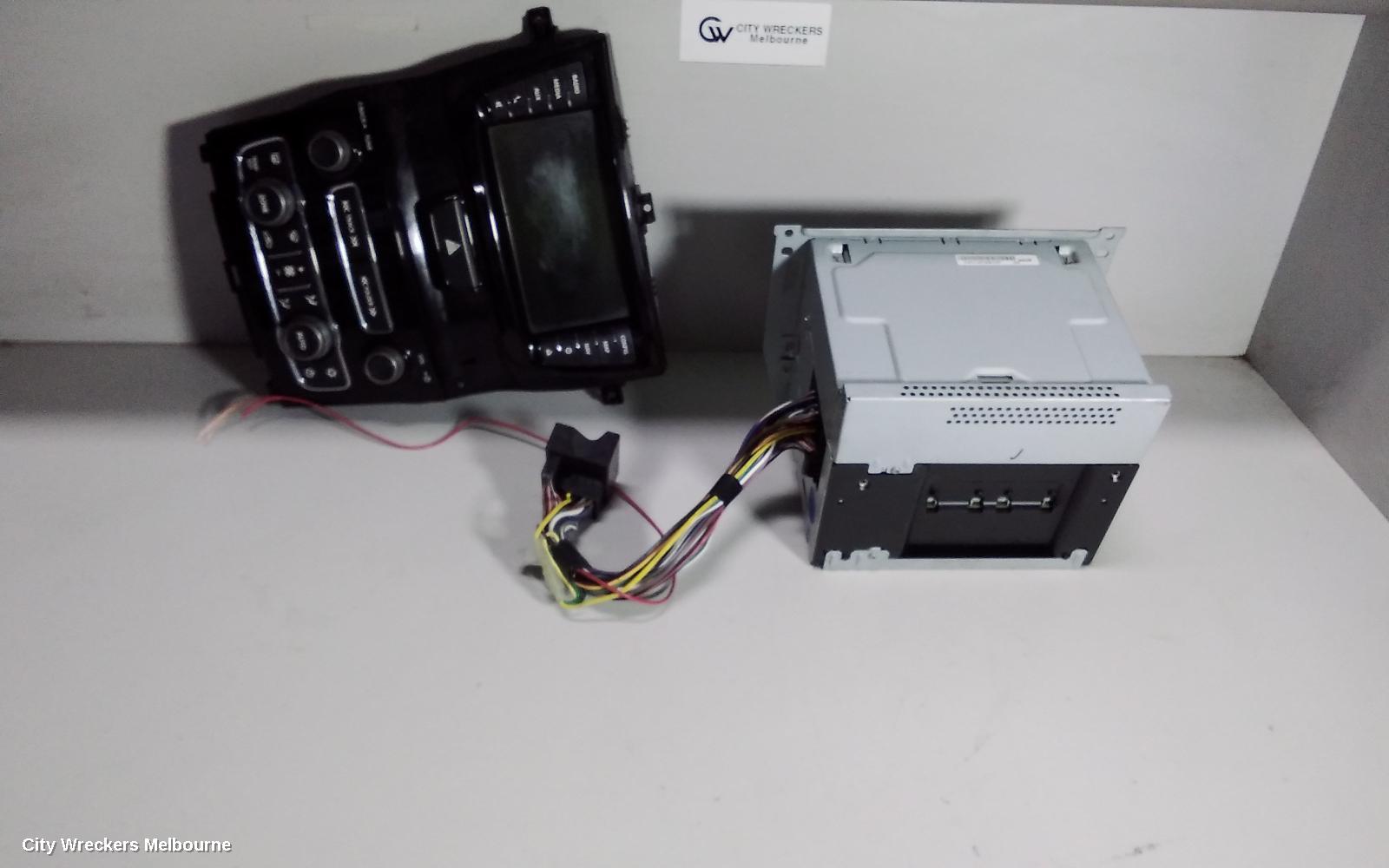 HOLDEN COMMODORE RADIO/CD/DVD/SAT/TV, HEAD UNIT & DISPLAY/CONTROL PANEL ASSY, SINGLE DISC CD PLAYER, W/ SAT NAV, VE, HSV/CALAIS/SSV, 09/2009 - 04/2013
