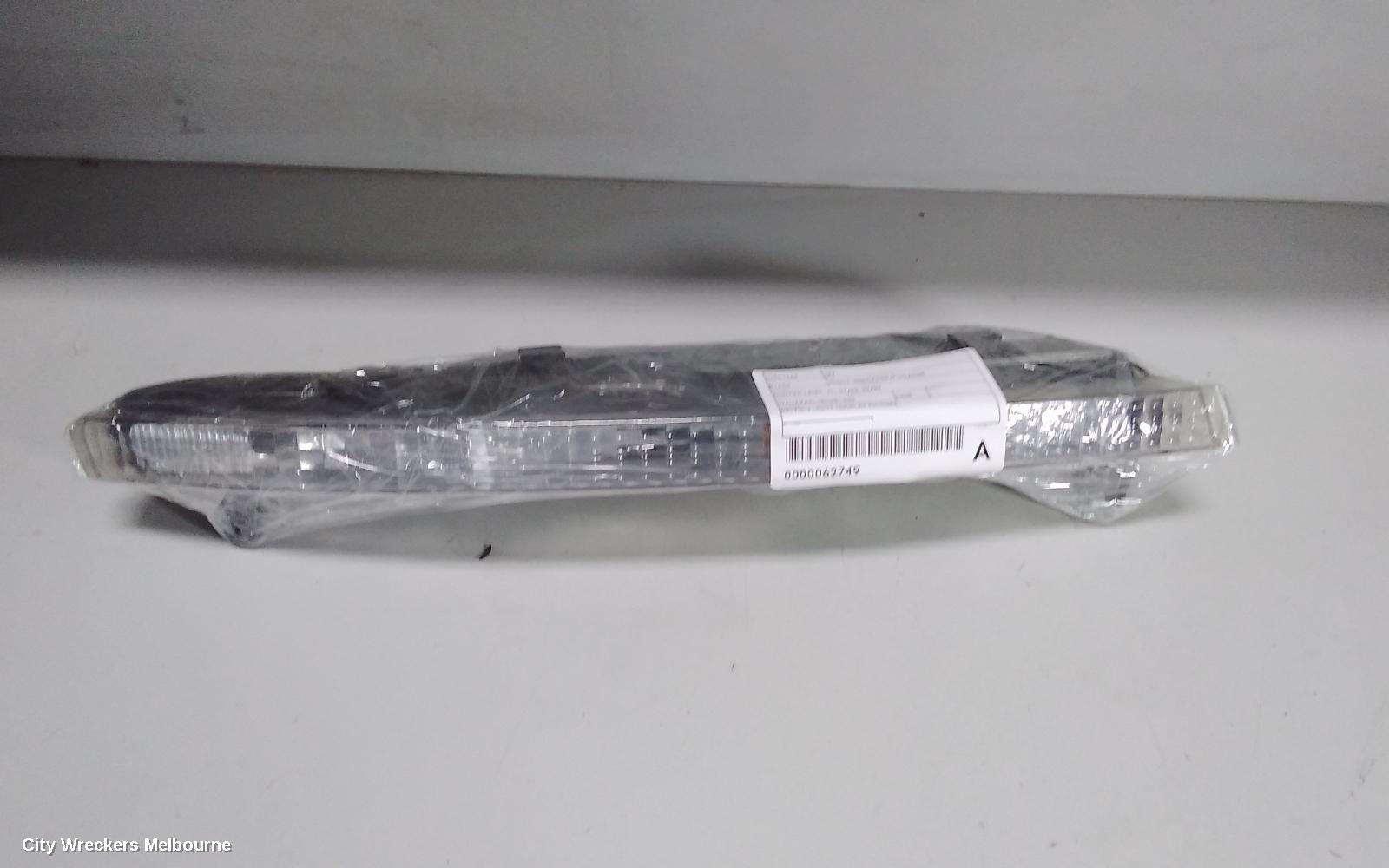AUDI Q7 RIGHT INDICATOR/FOG/SIDE, BUMPER LAMP, 4L, 09/2006 - 09/2009