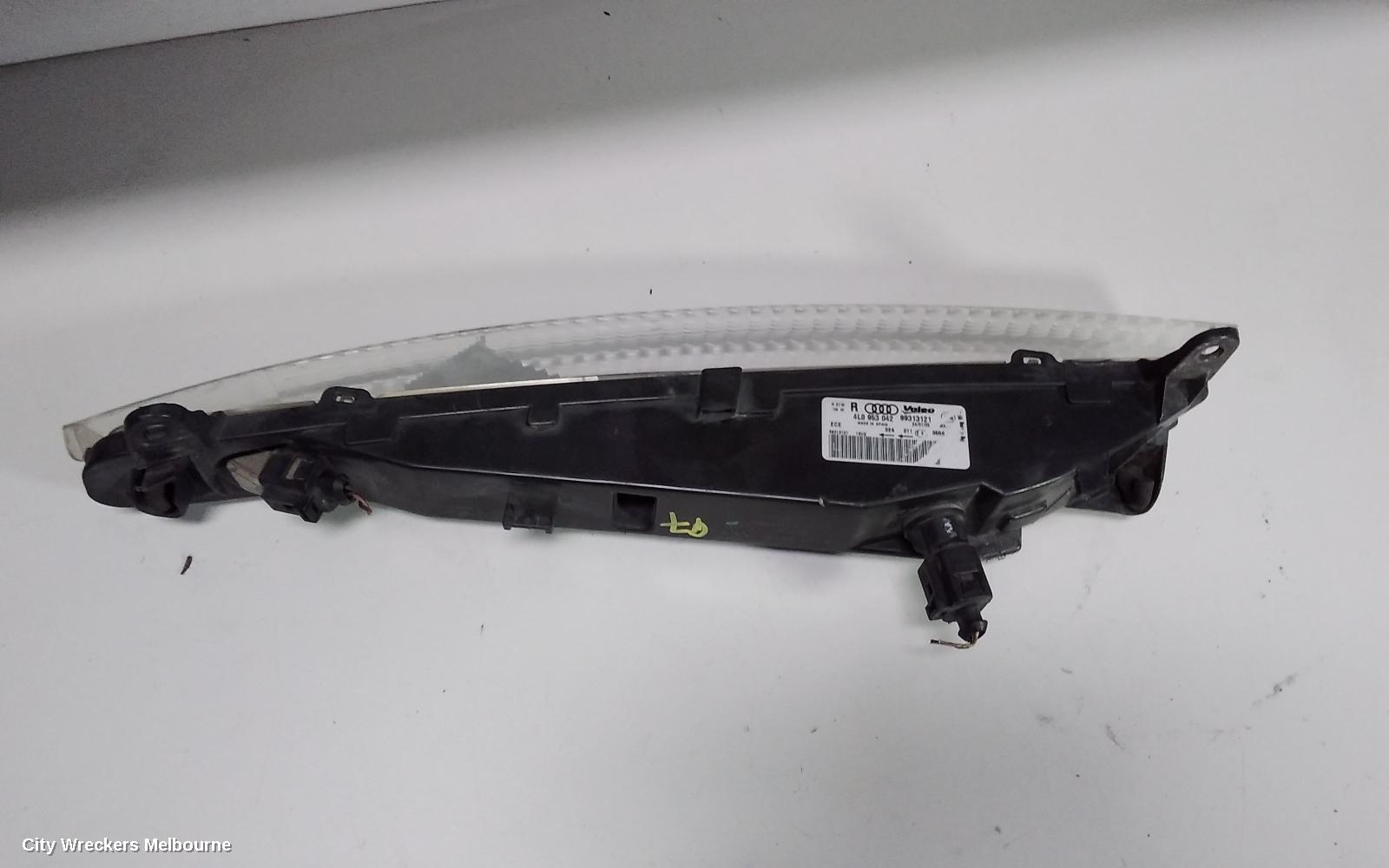 AUDI Q7 RIGHT INDICATOR/FOG/SIDE, BUMPER LAMP, 4L, 09/2006 - 09/2009