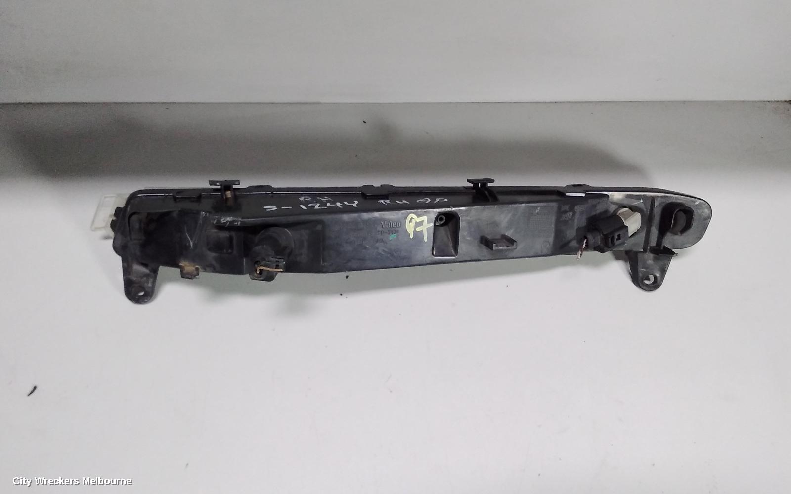 AUDI Q7 RIGHT INDICATOR/FOG/SIDE, BUMPER LAMP, 4L, 09/2006 - 09/2009