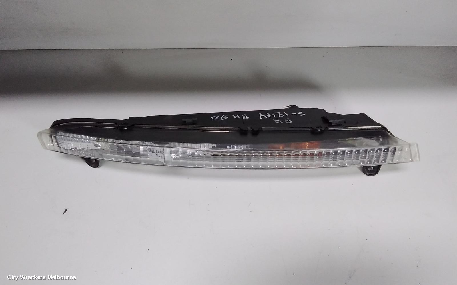 AUDI Q7 RIGHT INDICATOR/FOG/SIDE, BUMPER LAMP, 4L, 09/2006 - 09/2009