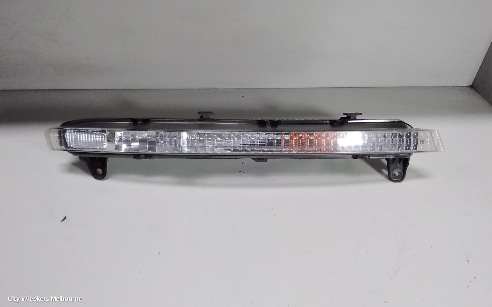 AUDI Q7 RIGHT INDICATOR/FOG/SIDE, BUMPER LAMP, 4L, 09/2006 - 09/2009