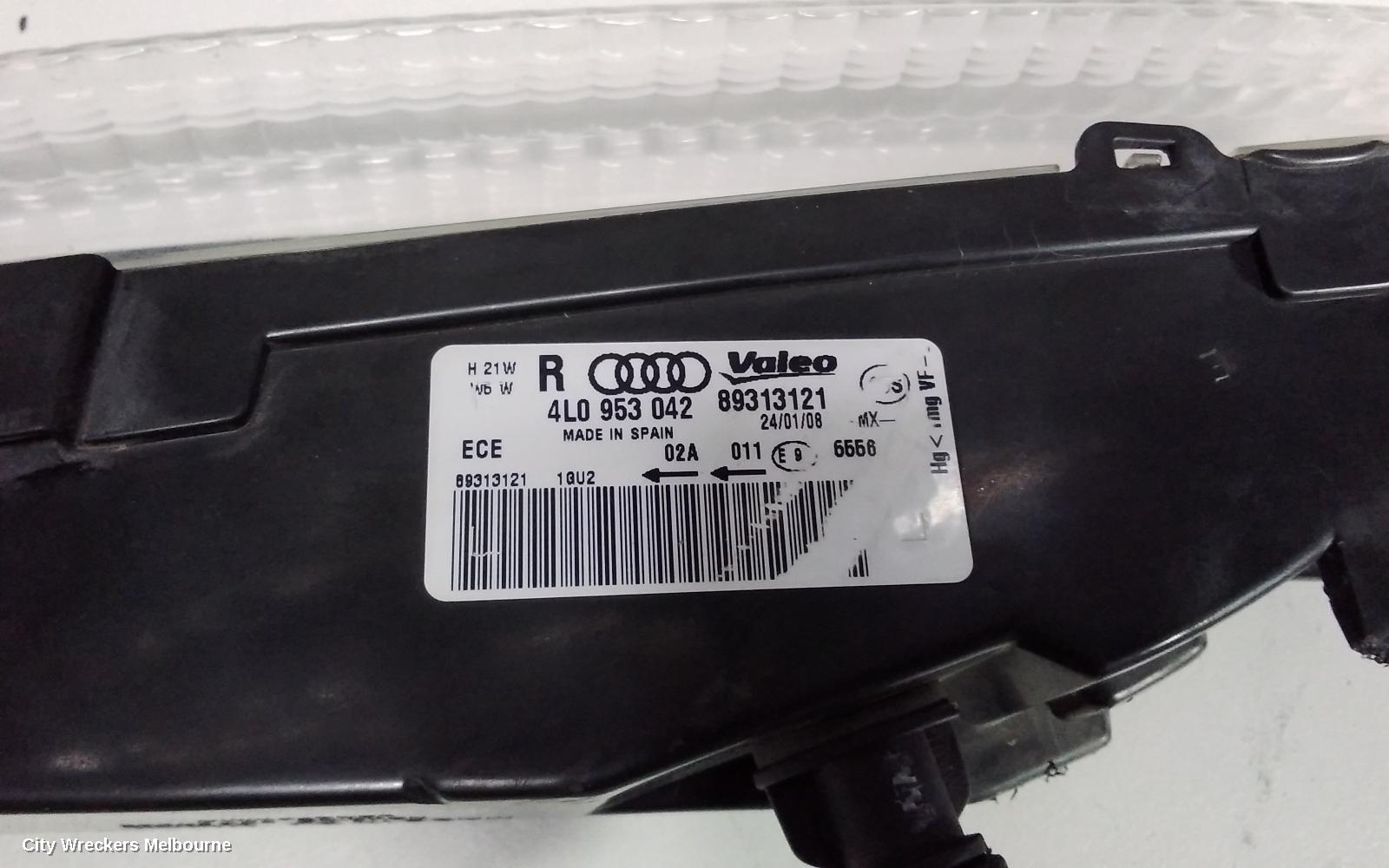 AUDI Q7 RIGHT INDICATOR/FOG/SIDE, BUMPER LAMP, 4L, 09/2006 - 09/2009