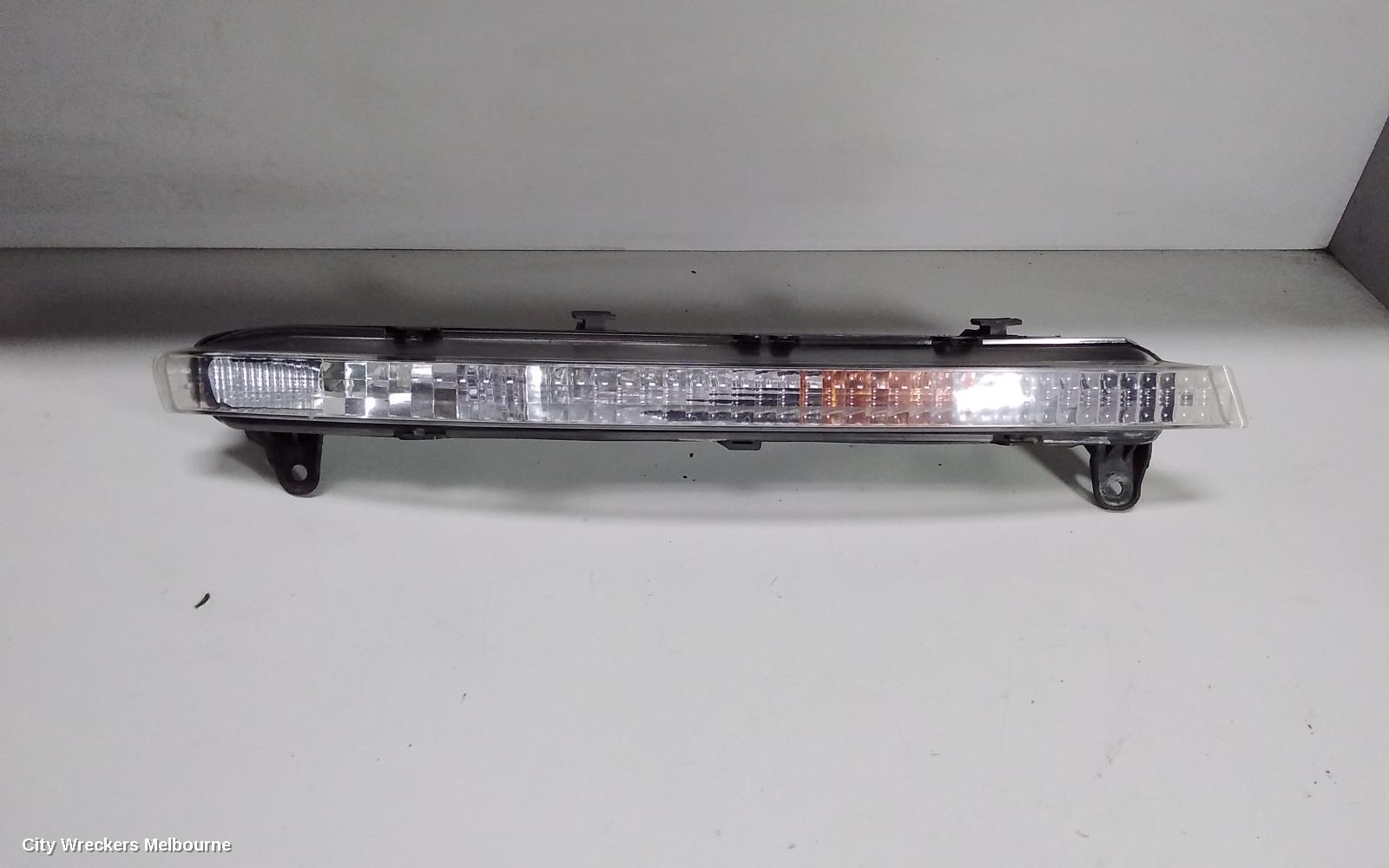 AUDI Q7 RIGHT INDICATOR/FOG/SIDE, BUMPER LAMP, 4L, 09/2006 - 09/2009