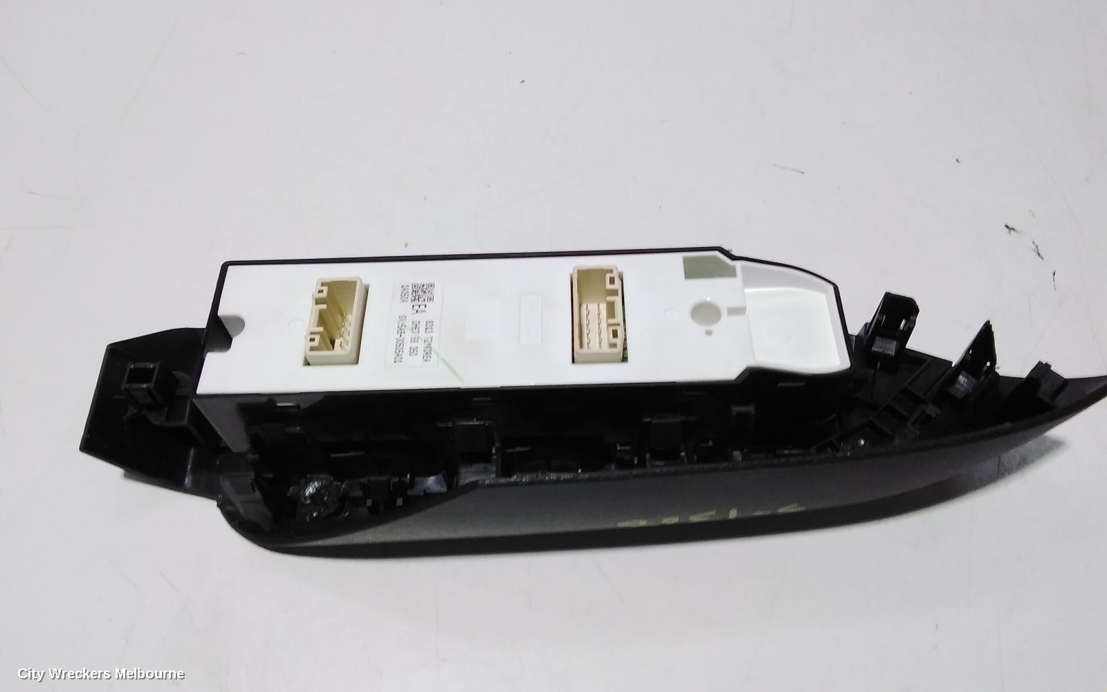 MAZDA CX3 PWR DR WIND SWITCH, RH FRONT (MASTER SWITCH), W/ AUTO FOLD TYPE, DK, 02/2017 ONWARDS
