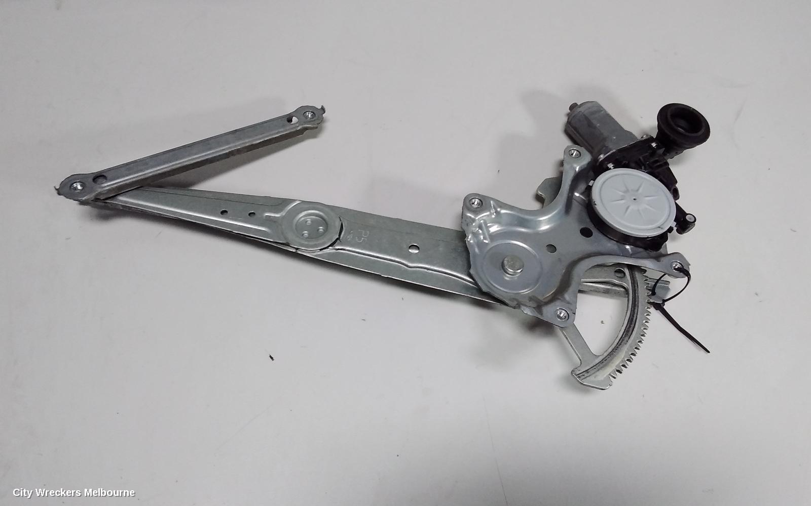 TOYOTA COROLLA LEFT FRONT WINDOW REG/MOTOR, ZRE182R, HATCH, 01/2014 - 06/2018