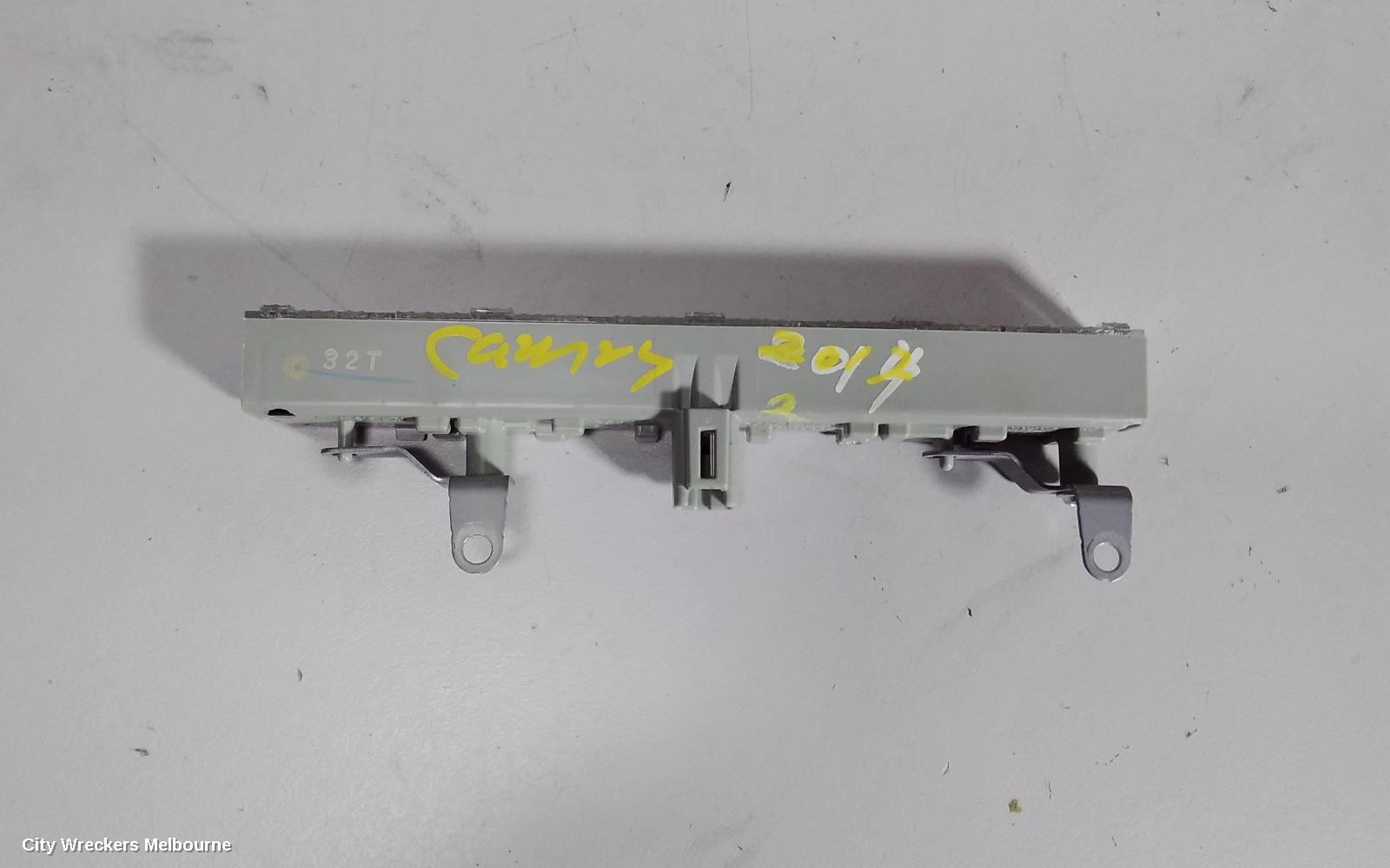 TOYOTA CAMRY HIGH LEVEL STOPLIGHT, XV50, 12/2011 - 05/2015