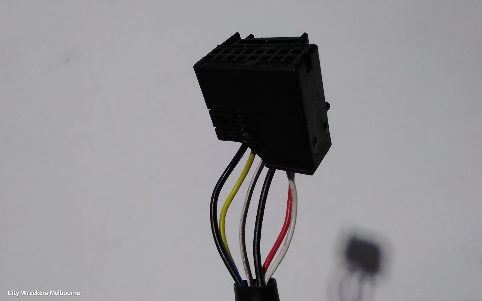 AUDI A4 LEFT DOOR MIRROR, B8 8K, A4, MANUAL FOLD, NO LANE CHANGE ASSIST TYPE, 1 PLUG (6 WIRE), 02/2008 - 05/2009