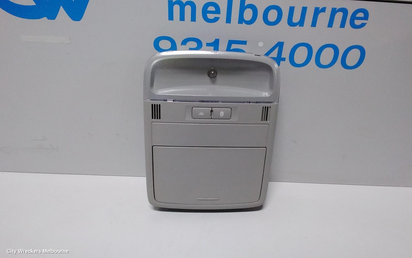 HOLDEN COMMODORE COURTESY LIGHT, FRONT, W/ SUNGLASS HOLDER TYPE, VF, 05/2013 - 12/2017
