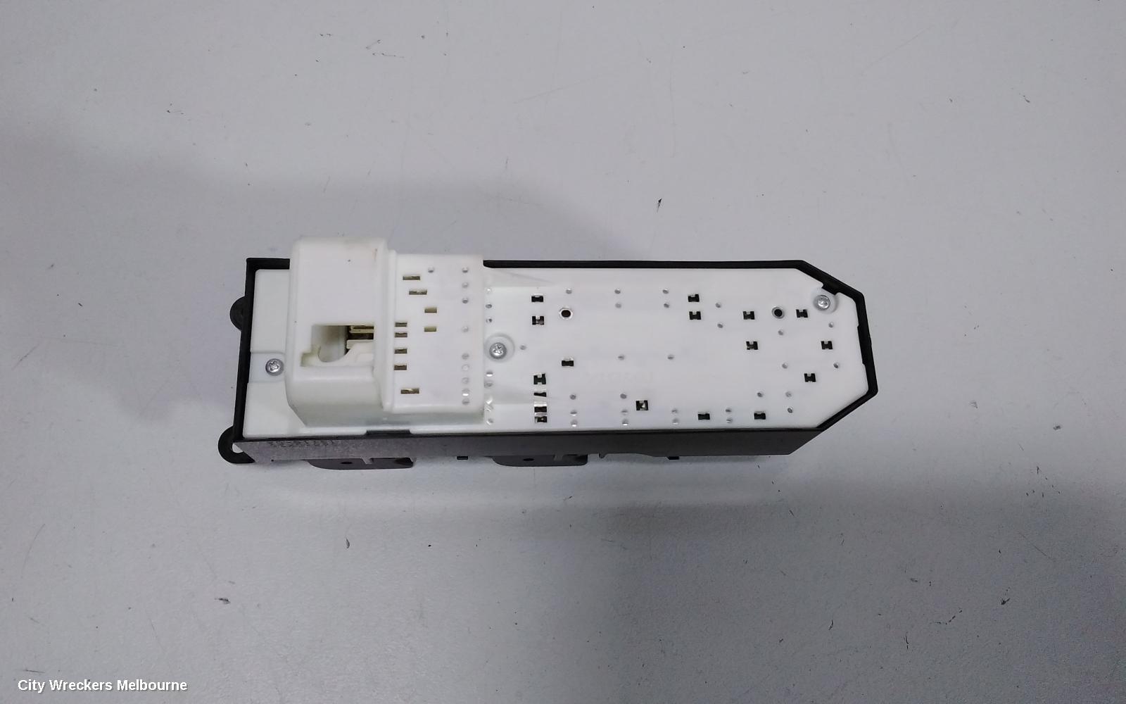 TOYOTA YARIS PWR DR WIND SWITCH, RH FRONT (MASTER SWITCH), 4 SWITCH TYPE, 5DR HATCH/SEDAN, NCP13#, 08/2011 - 12/2019