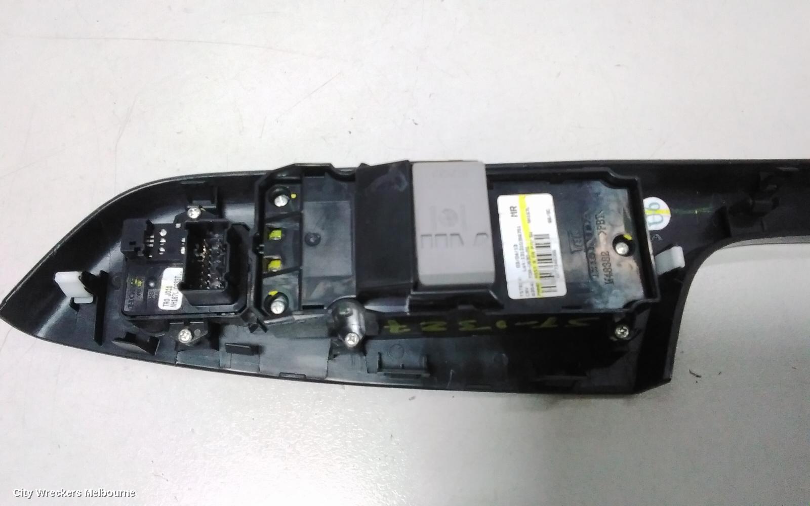HONDA CRV PWR DR WIND SWITCH, RH FRONT (MASTER SWITCH), AUTO DOWN RHF ONLY, RM, 11/2012 - 04/2017