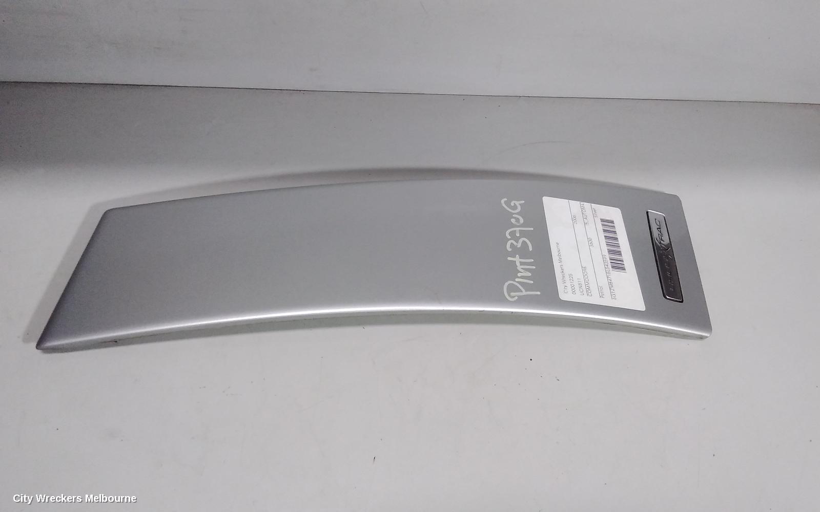 HOLDEN COMMODORE, VZ, 08/2004 - 09/2007, SIDE MOULD LH  ON THE BODY: 63618