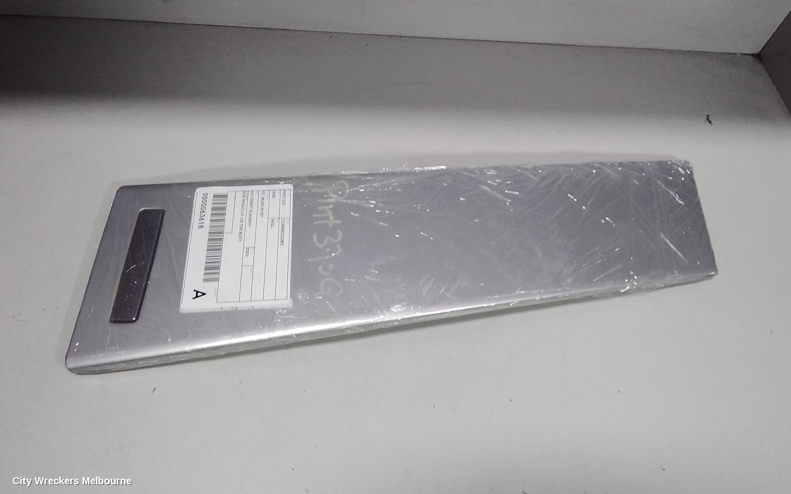 HOLDEN COMMODORE, VZ, 08/2004 - 09/2007, SIDE MOULD LH  ON THE BODY: 63618