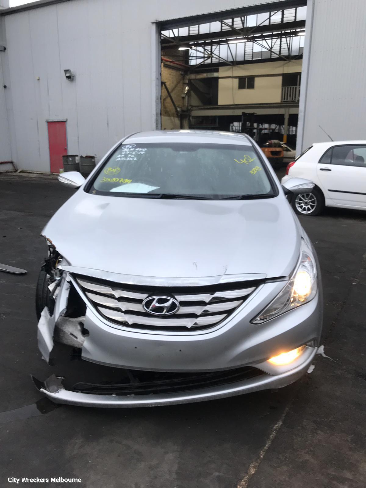 HYUNDAI I45 LEFT HEADLAMP, YF, 02/2010 - 04/2014