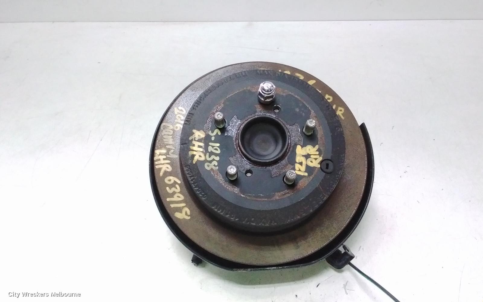 TOYOTA CAMRY RIGHT REAR HUB ASSEMBLY, ASV50, NON HYBRID TYPE, 11/2011 - 10/2017