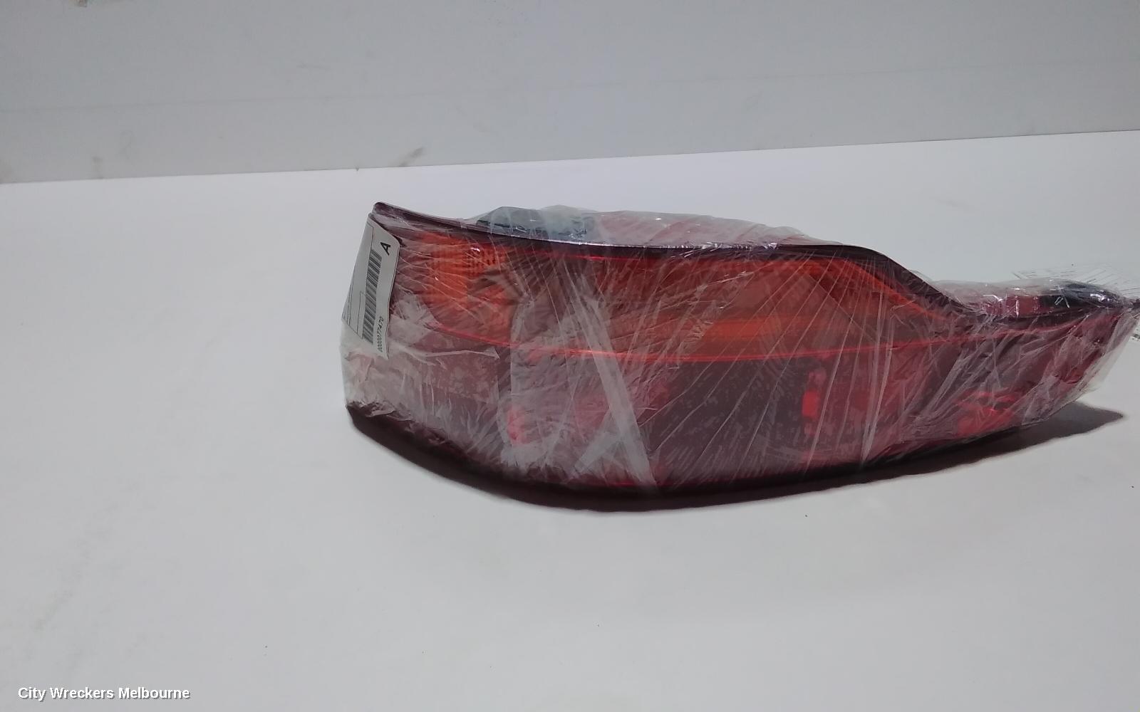 AUDI Q7 RIGHT TAILLIGHT, 4L, IN TAILGATE, 09/2006 - 09/2009