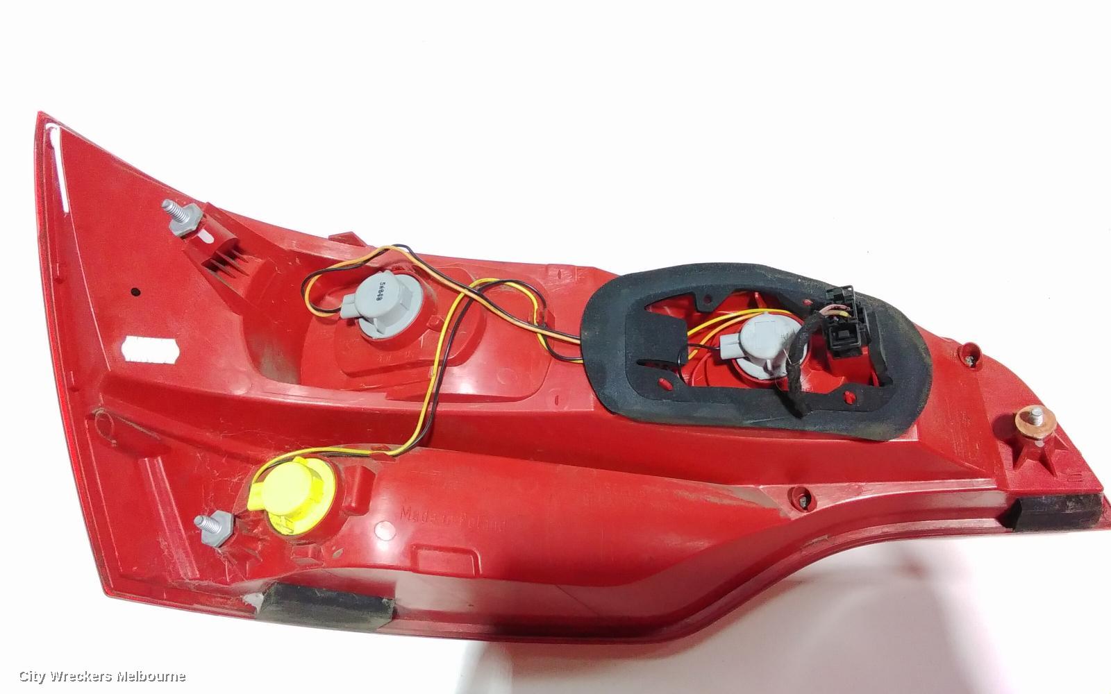 AUDI Q7 RIGHT TAILLIGHT, 4L, IN TAILGATE, 09/2006 - 09/2009