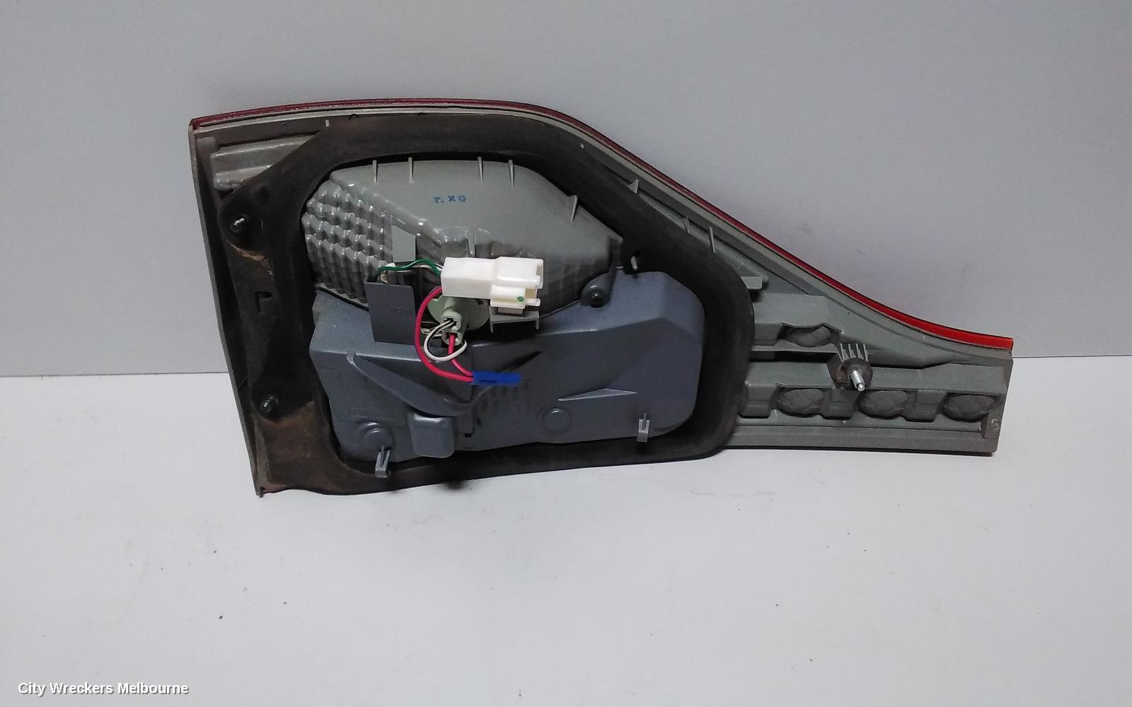 TOYOTA TARAGO REAR GARNISH, TAILGATE LAMP (LH SIDE), ACR50R, 03/2006 - 12/2008