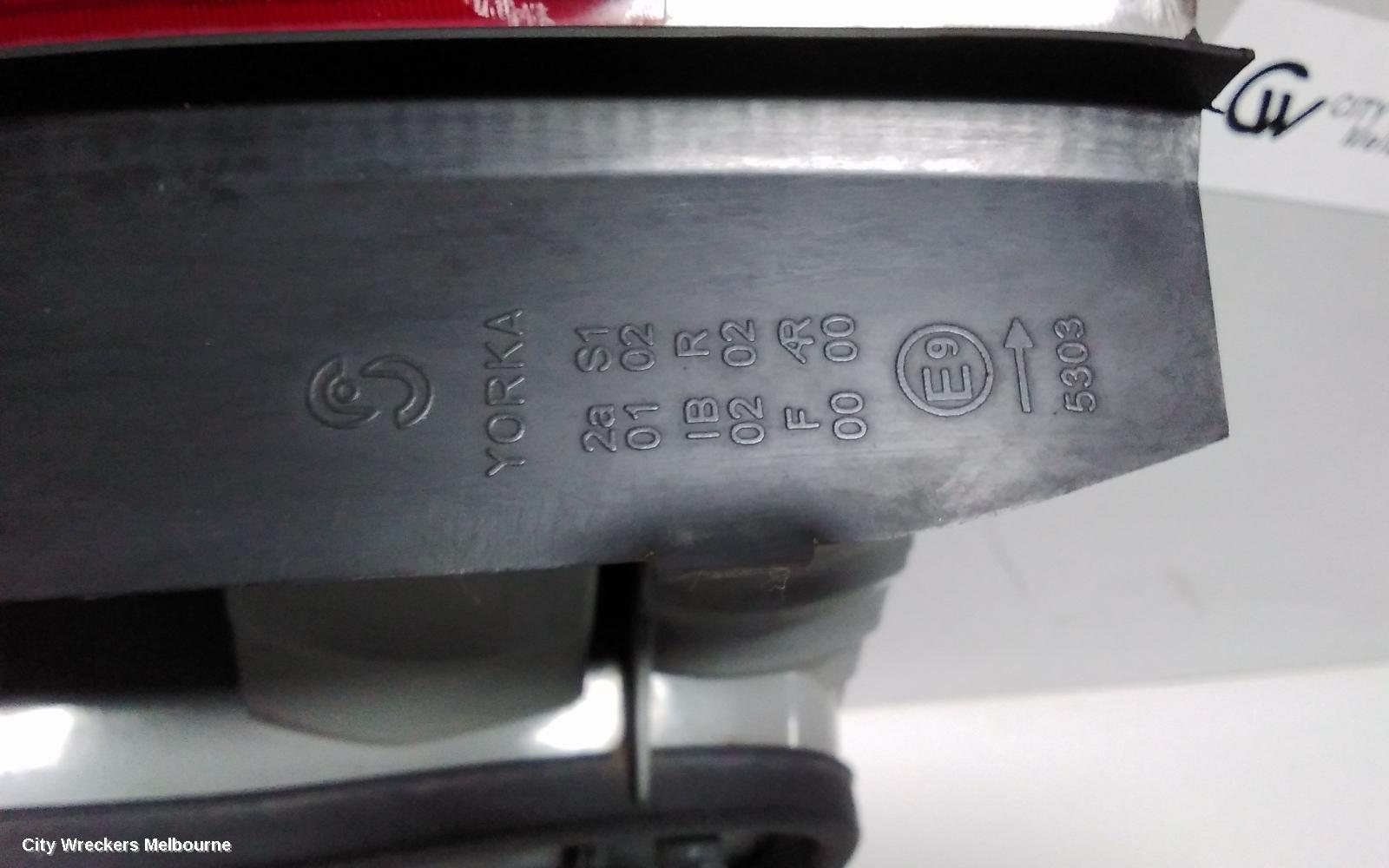HOLDEN VECTRA RIGHT TAILLIGHT, ZC, TOP LENSE ORANGE TYPE, 03/2003 - 12/2006