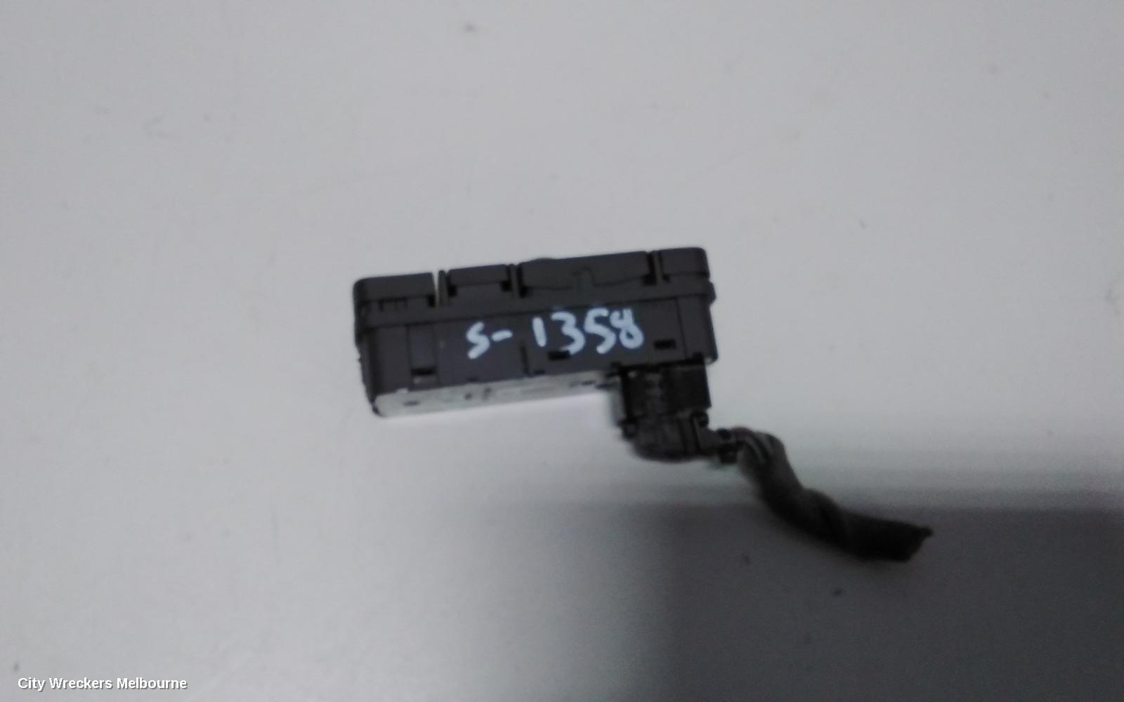 HOLDEN VECTRA PWR DR WIND SWITCH, RH FRONT (MASTER SWITCH), ZC, 03/2003 - 12/2006