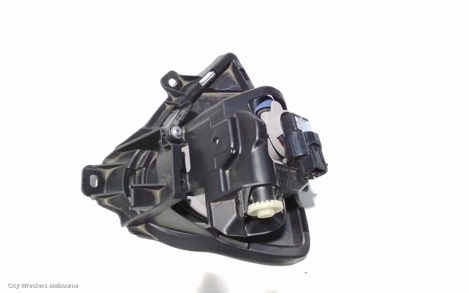 TOYOTA COROLLA RIGHT INDICATOR/FOG/SIDE, BUMPER FOGLAMP, ZRE182R, HATCH, 10/2012 - 03/2015
