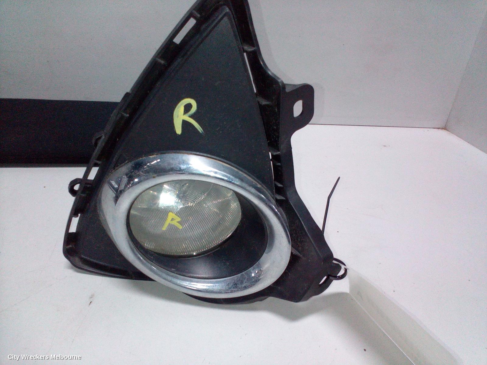 TOYOTA COROLLA RIGHT INDICATOR/FOG/SIDE, BUMPER FOGLAMP, ZRE182R, HATCH, 10/2012 - 03/2015