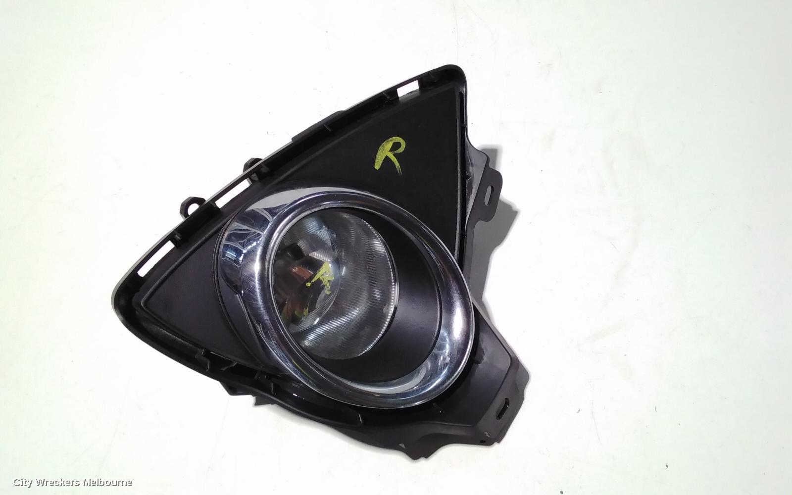 TOYOTA COROLLA RIGHT INDICATOR/FOG/SIDE, BUMPER FOGLAMP, ZRE182R, HATCH, 10/2012 - 03/2015