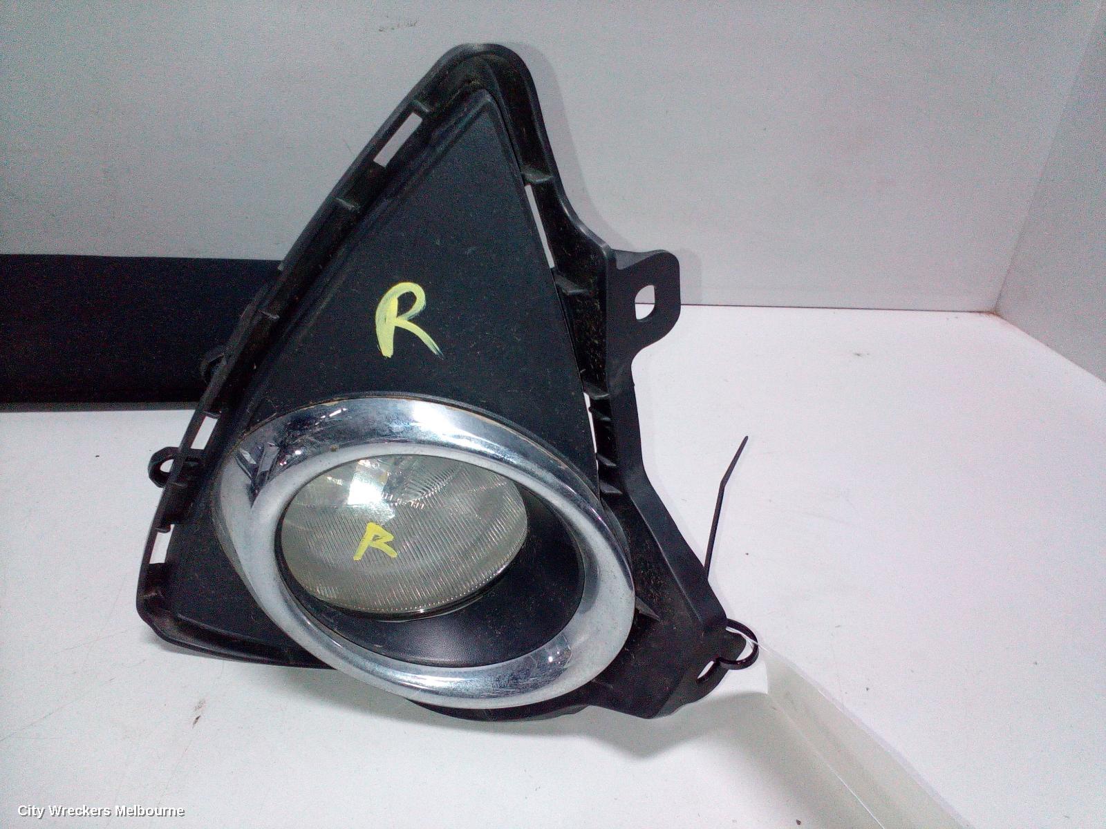 TOYOTA COROLLA RIGHT INDICATOR/FOG/SIDE, BUMPER FOGLAMP, ZRE182R, HATCH, 10/2012 - 03/2015