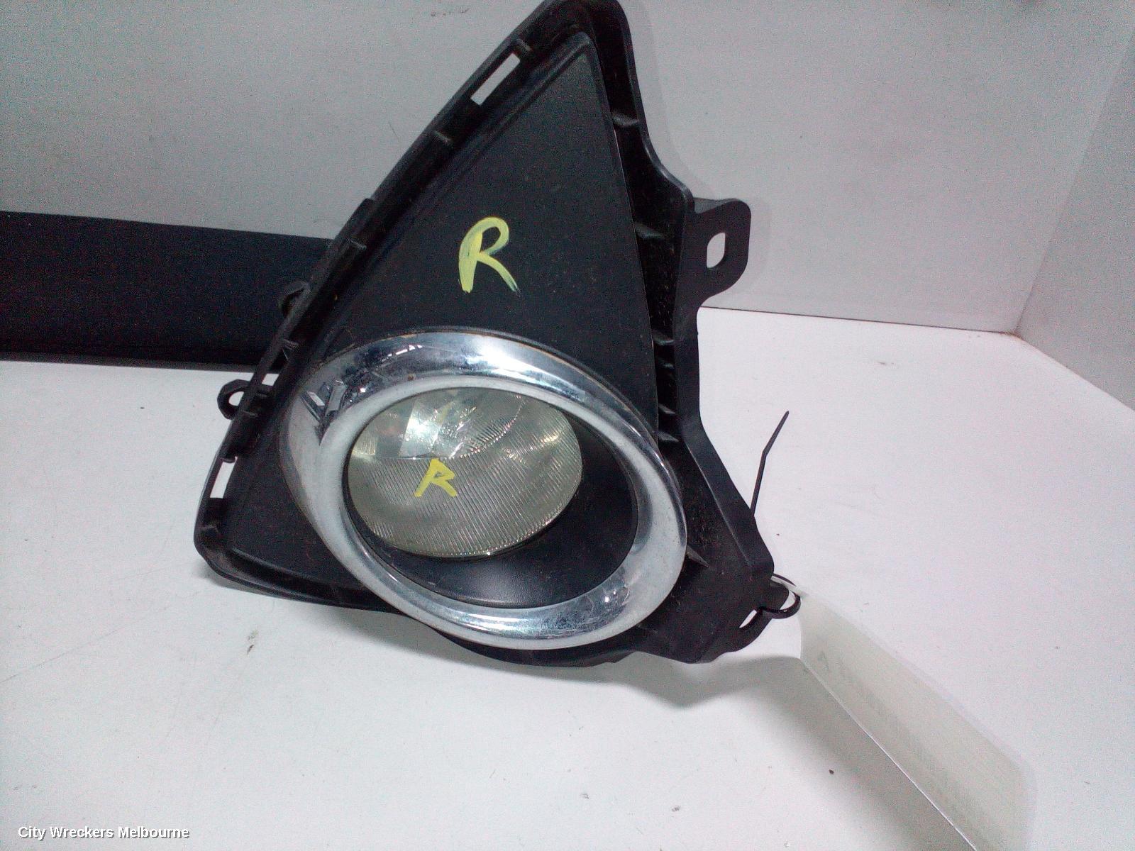TOYOTA COROLLA RIGHT INDICATOR/FOG/SIDE, BUMPER FOGLAMP, ZRE182R, HATCH, 10/2012 - 03/2015