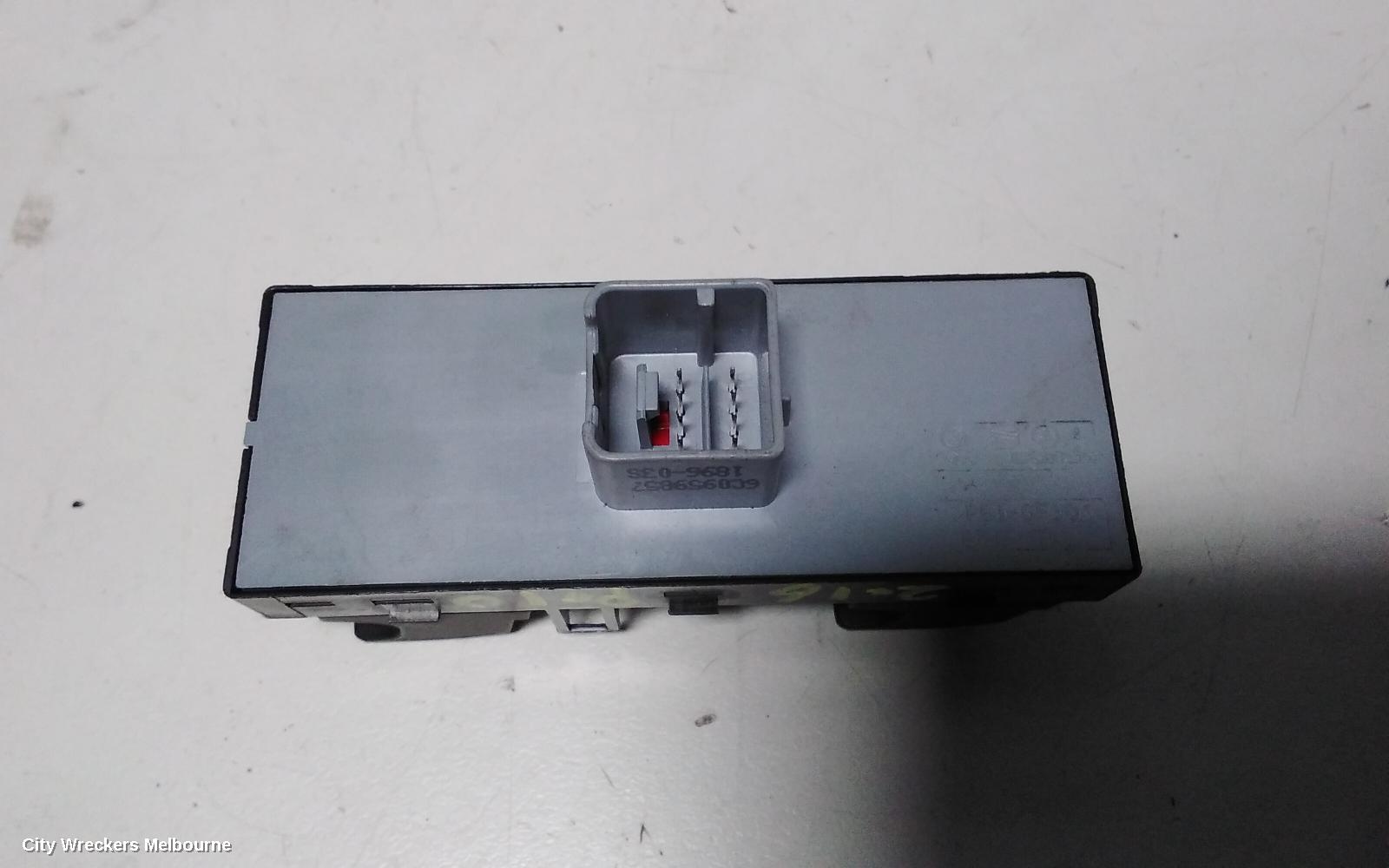 VOLKSWAGEN POLO PWR DR WIND SWITCH, RH FRONT (MASTER SWITCH), 6R, 05/2014 - 09/2017