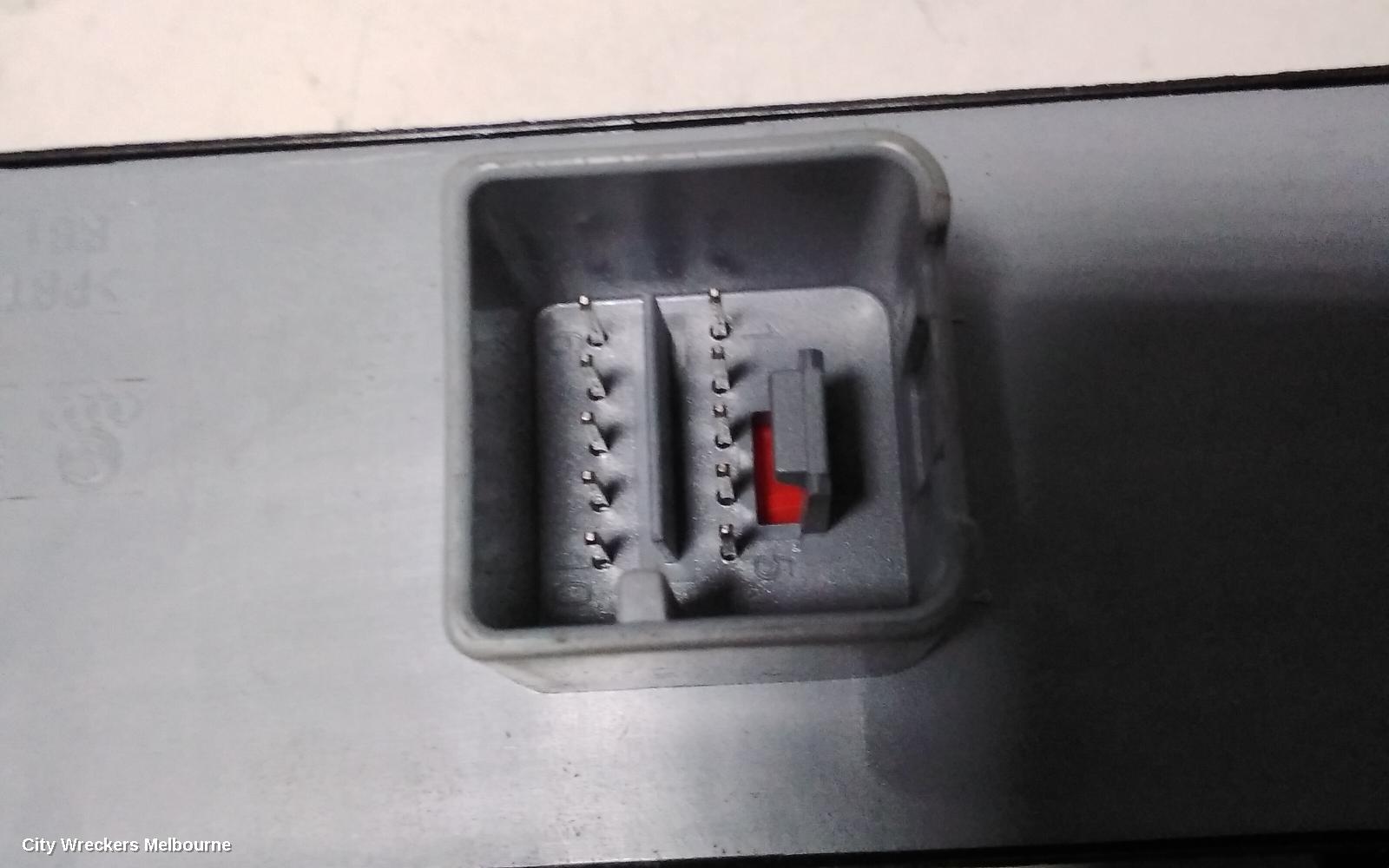 VOLKSWAGEN POLO PWR DR WIND SWITCH, RH FRONT (MASTER SWITCH), 6R, 05/2014 - 09/2017