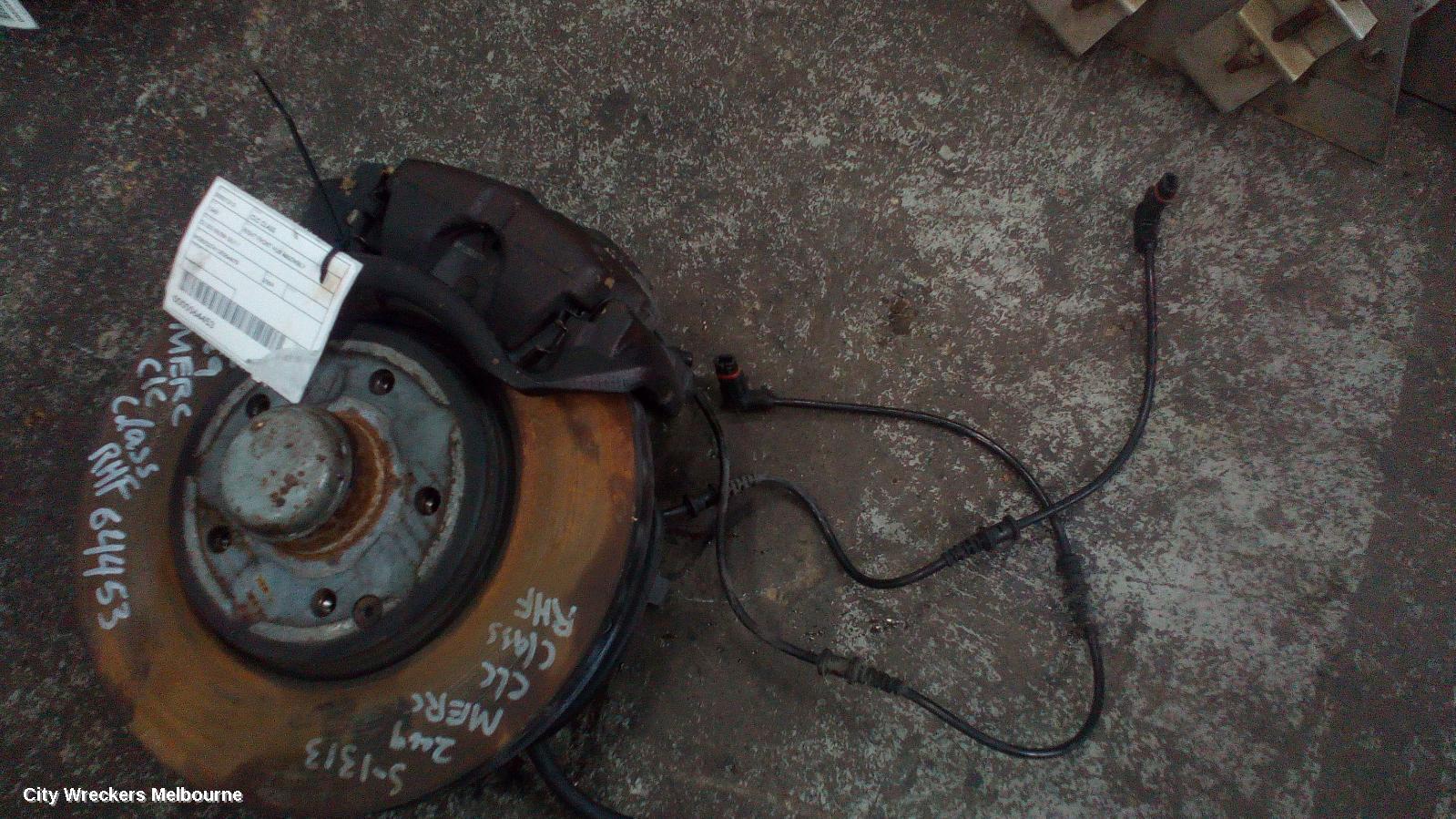 MERCEDES CLC CLASS RIGHT FRONT HUB ASSEMBLY, CL203 08/2008 - 03/2011