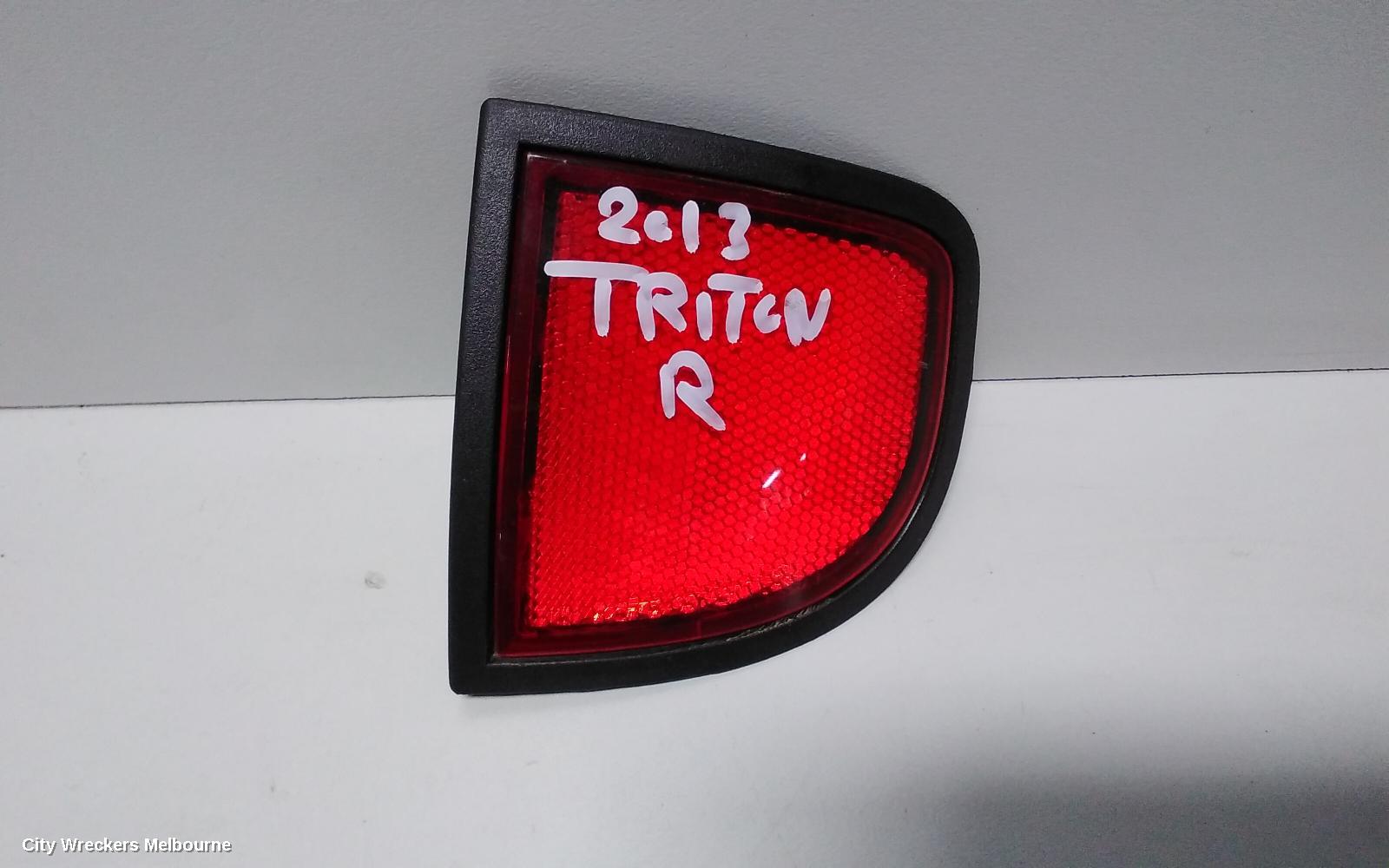MITSUBISHI TRITON, MN 08/2009 - 04/2015, BAR REFLECTOR RHR: 64700