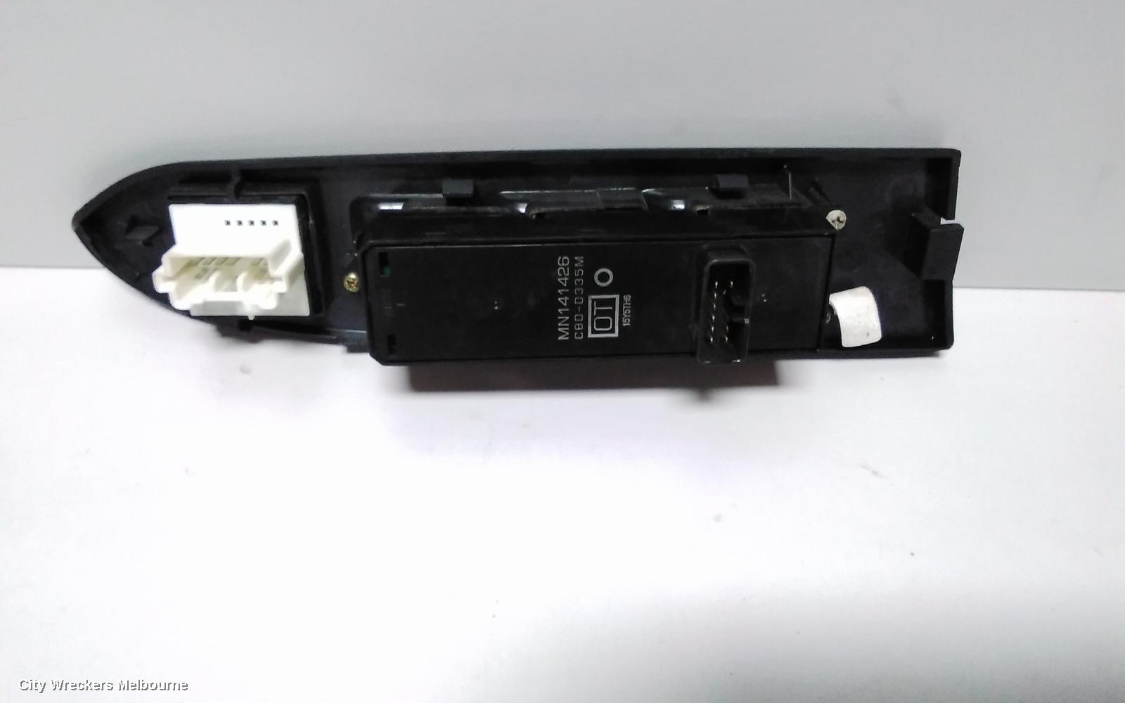 MITSUBISHI 380 PWR DR WIND SWITCH, RH FRONT (MASTER SWITCH), DB, 09/2005 - 03/2008