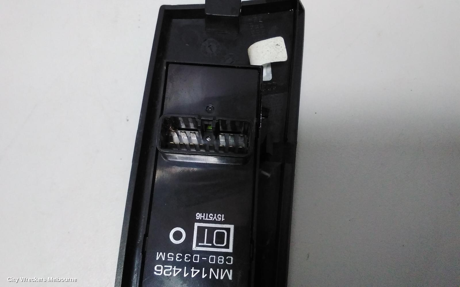 MITSUBISHI 380 PWR DR WIND SWITCH, RH FRONT (MASTER SWITCH), DB, 09/2005 - 03/2008