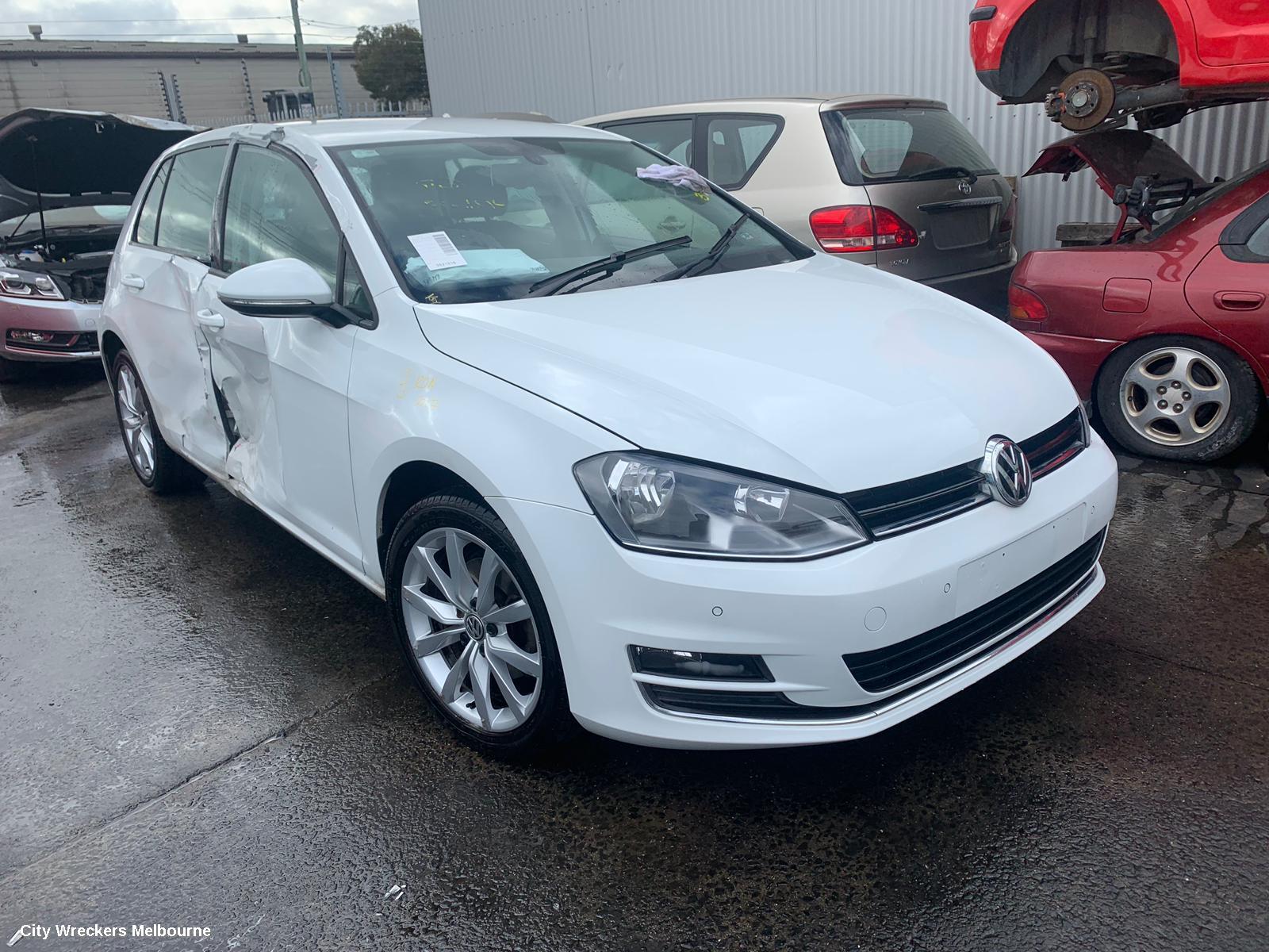 VOLKSWAGEN GOLF RIGHT TAILLIGHT, GEN 7, HATCH, STANDARD, TRENDLINE/COMFORTLINE, NON LED TYPE, NON TINTED TYPE, 03/2013 - 03/2017