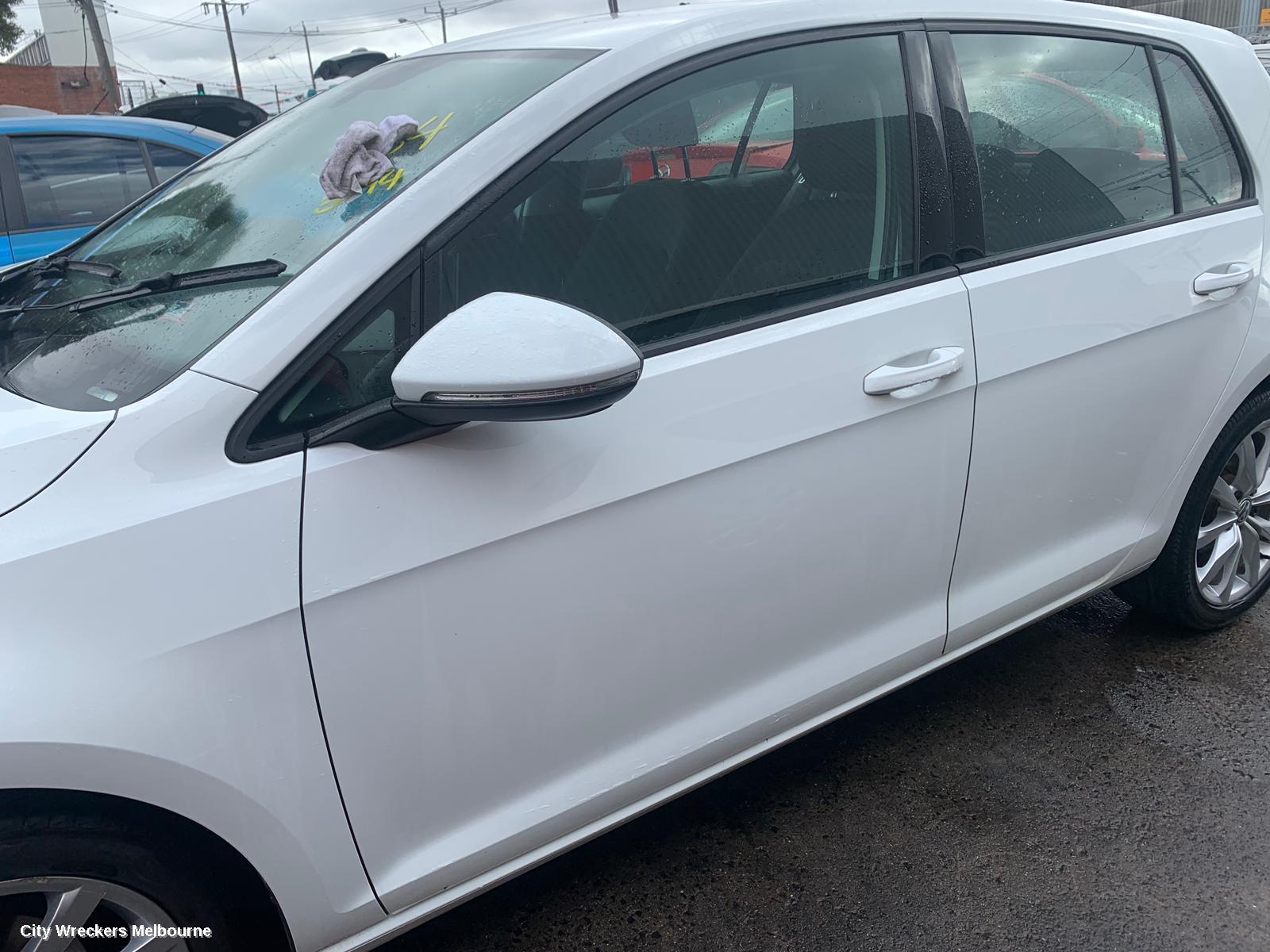 VOLKSWAGEN GOLF RIGHT TAILLIGHT, GEN 7, HATCH, STANDARD, TRENDLINE/COMFORTLINE, NON LED TYPE, NON TINTED TYPE, 03/2013 - 03/2017