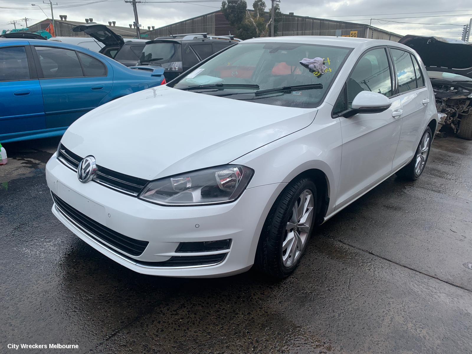 VOLKSWAGEN GOLF RIGHT TAILLIGHT, GEN 7, HATCH, STANDARD, TRENDLINE/COMFORTLINE, NON LED TYPE, NON TINTED TYPE, 03/2013 - 03/2017