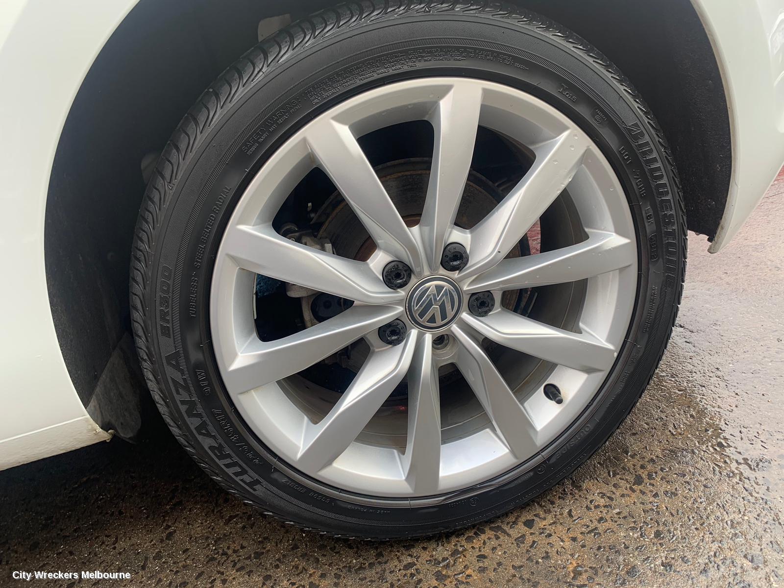 VOLKSWAGEN GOLF RIGHT TAILLIGHT, GEN 7, HATCH, STANDARD, TRENDLINE/COMFORTLINE, NON LED TYPE, NON TINTED TYPE, 03/2013 - 03/2017