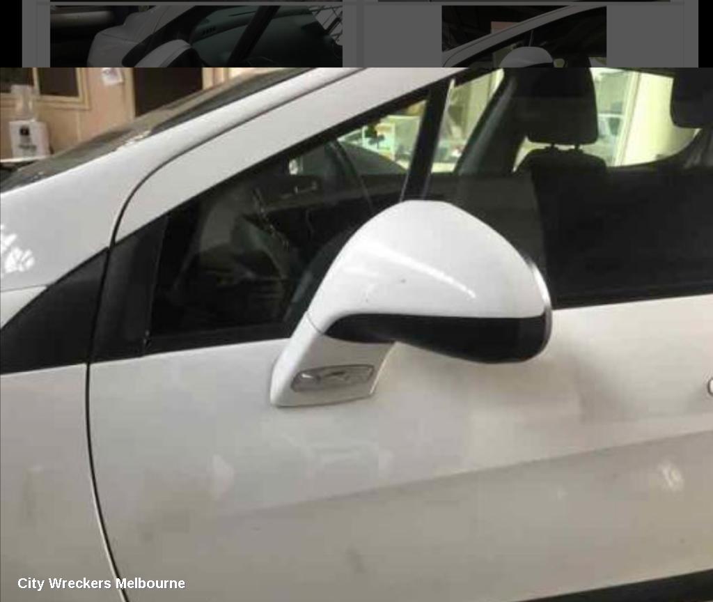 PEUGEOT 308 LEFT GUARD, T7, 09/2007 - 09/2014