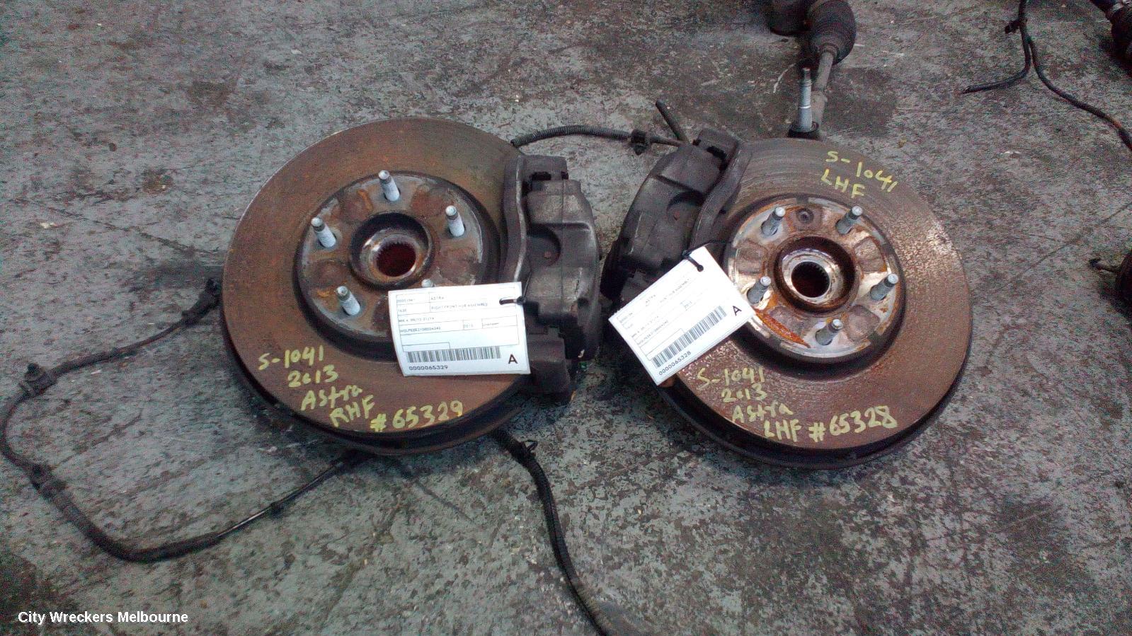 OPEL ASTRA RIGHT FRONT HUB ASSEMBLY, MK 4, 09/2012 - 01/2014