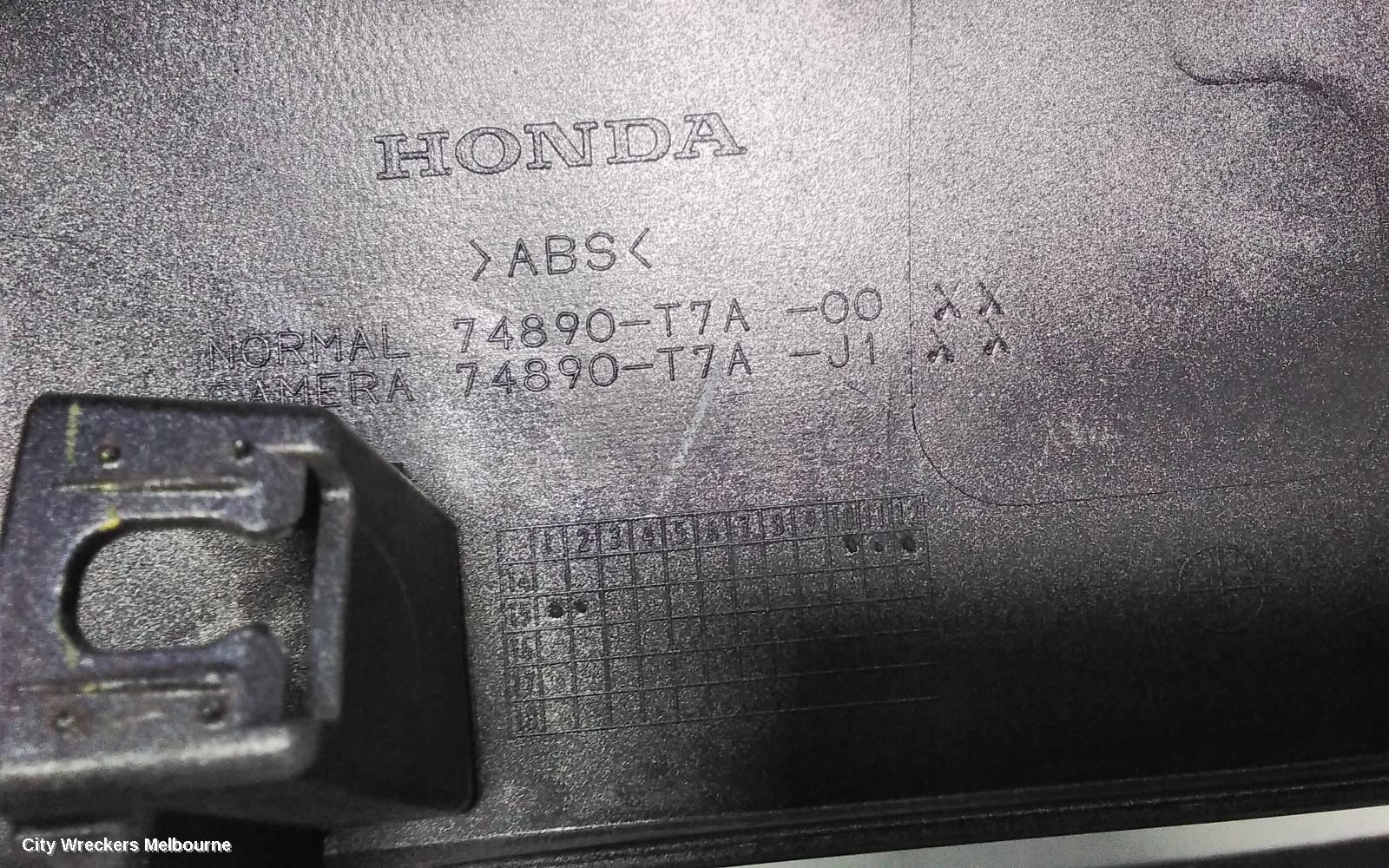 HONDA HRV REAR GARNISH, TAILGATE GARNISH (CENTRE), RU5, 12/2014 - 06/2018