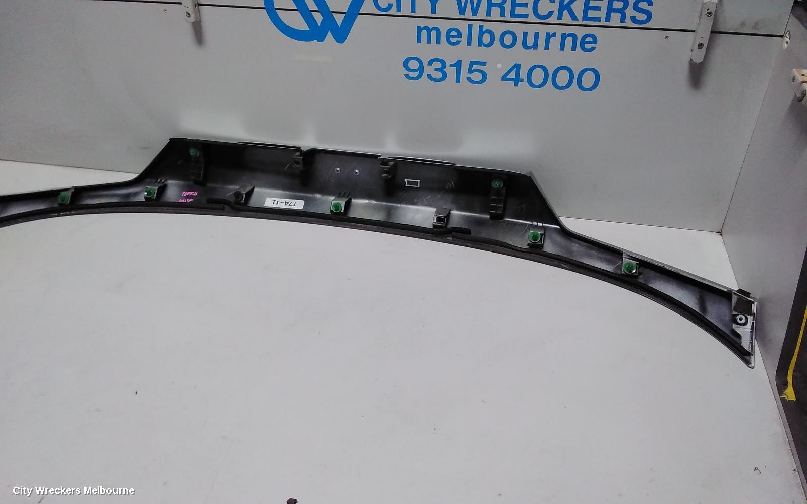 HONDA HRV REAR GARNISH, TAILGATE GARNISH (CENTRE), RU5, 12/2014 - 06/2018