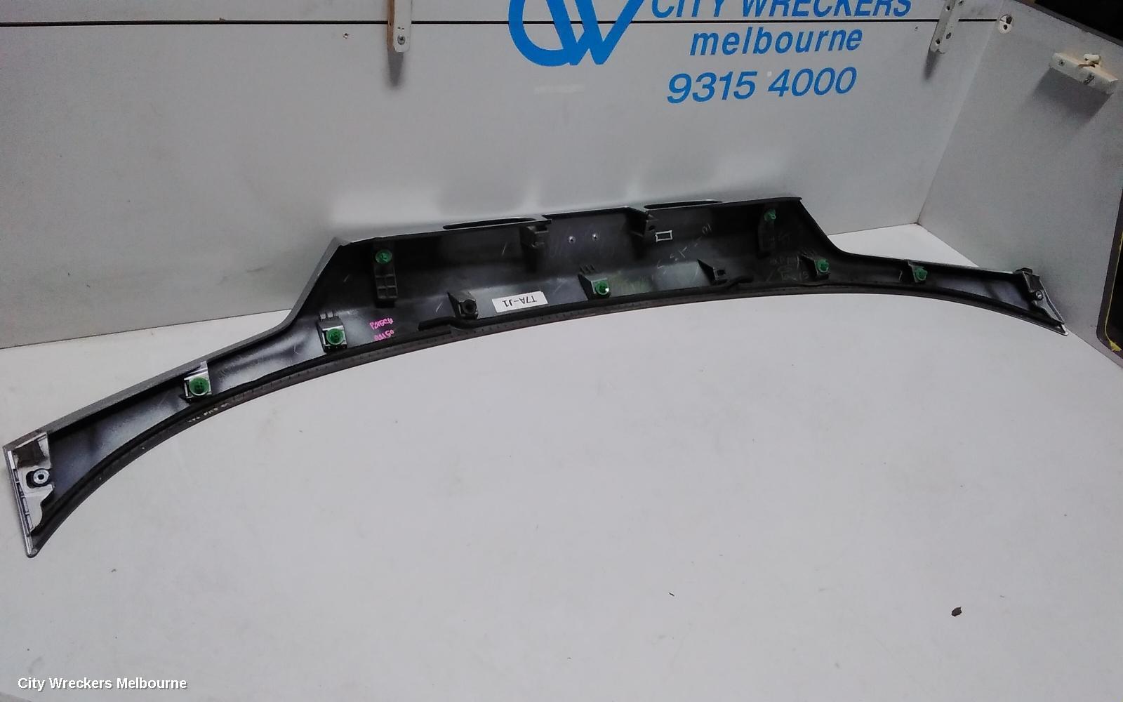 HONDA HRV REAR GARNISH, TAILGATE GARNISH (CENTRE), RU5, 12/2014 - 06/2018