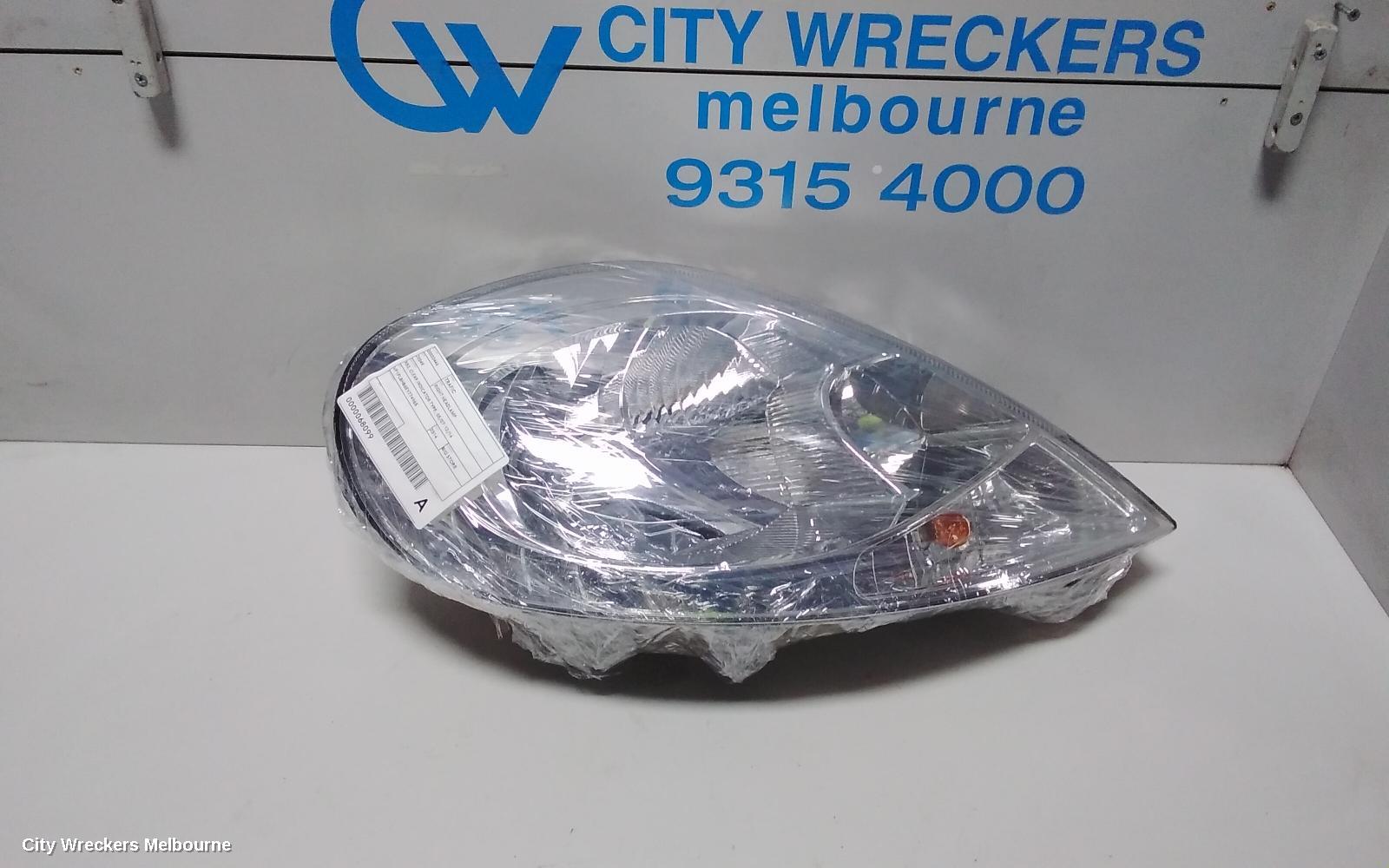 RENAULT TRAFIC RIGHT HEADLAMP, X83, CLEAR INDICATOR TYPE, 05/2007 - 12/2014