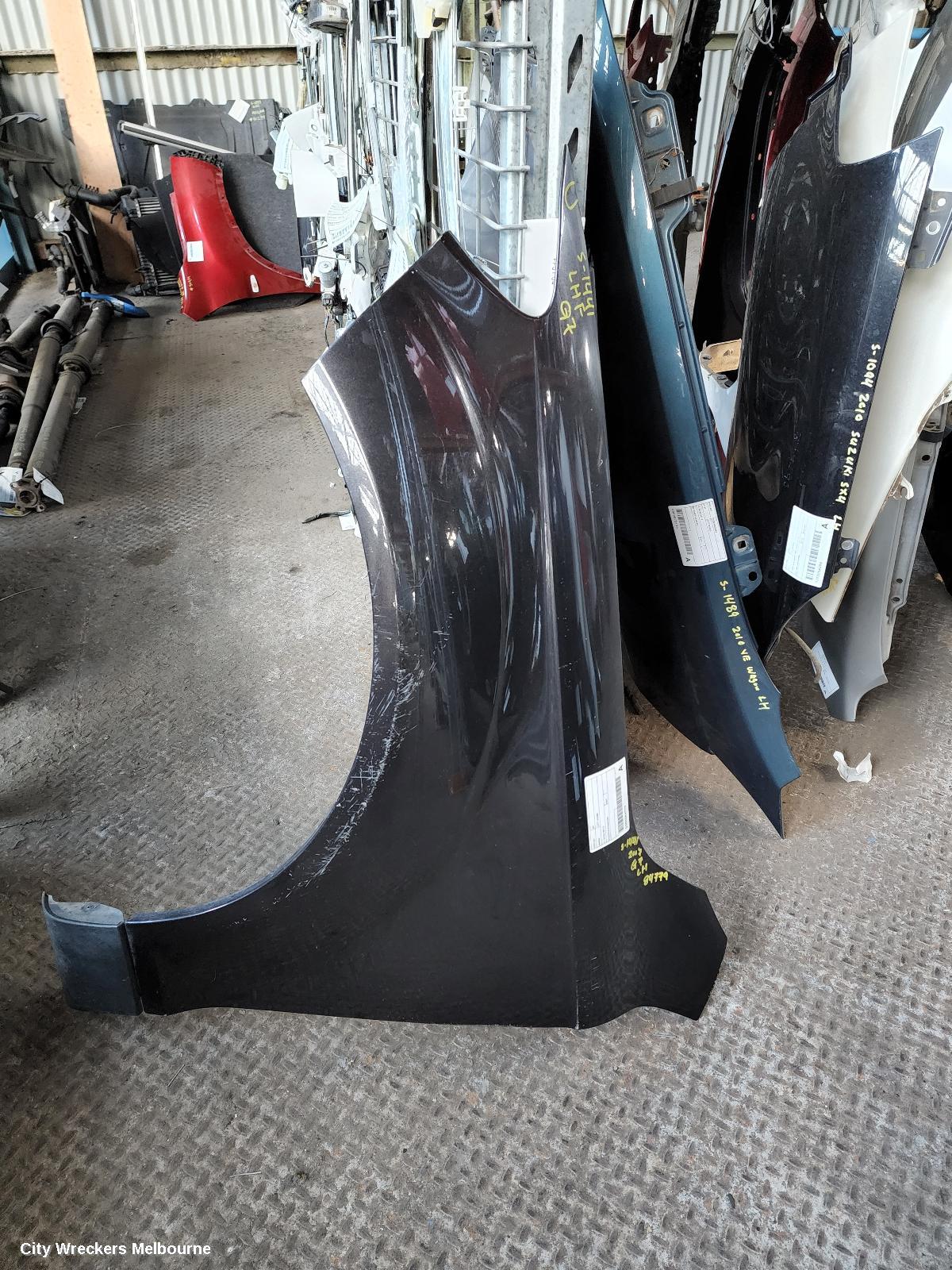AUDI Q7 LEFT GUARD, 4L, 09/2006 - 08/2015