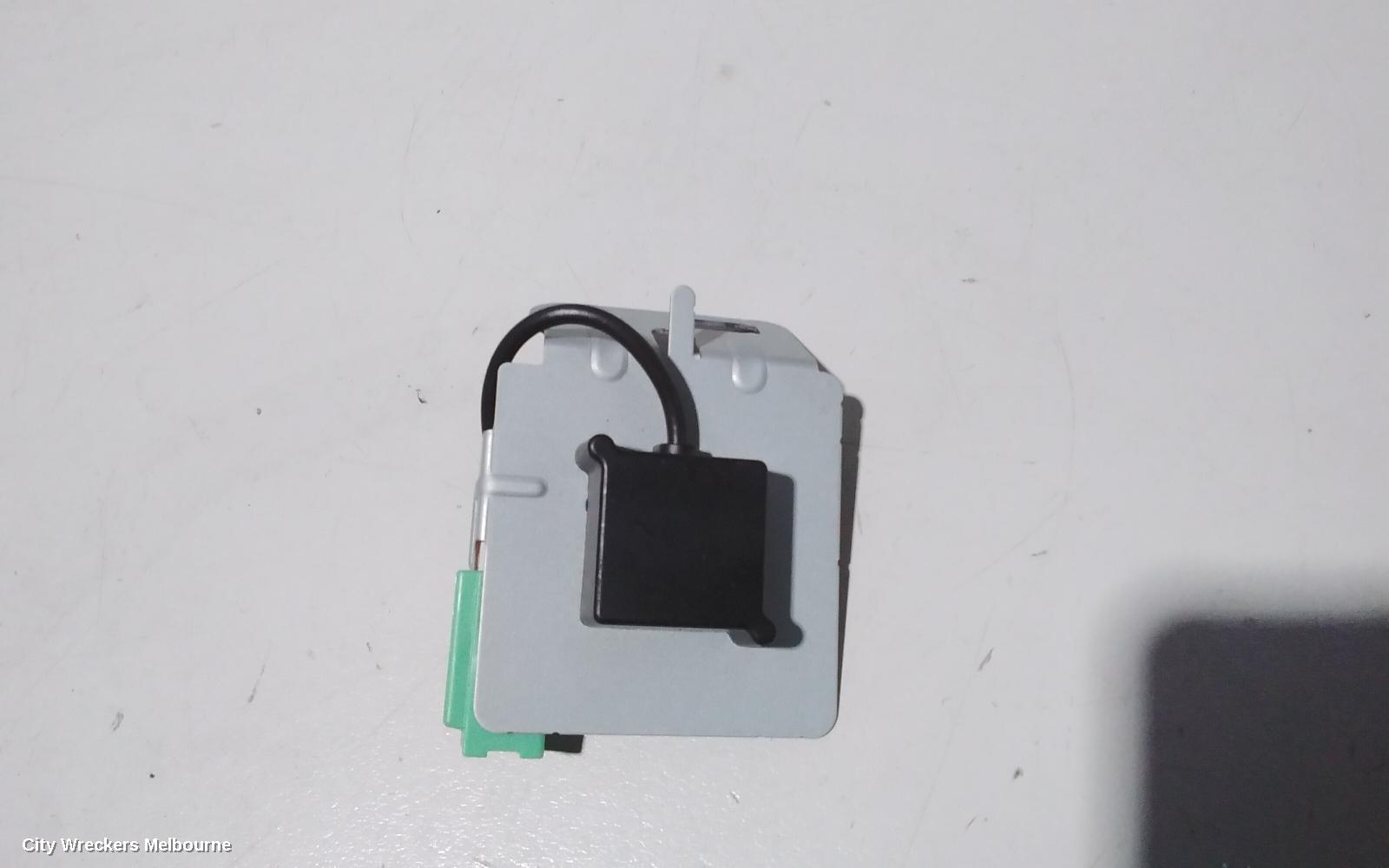 MAZDA CX3 RADIO/CD/DVD/SAT/TV, DISPLAY UNIT, DK, 03/2015 ONWARDS