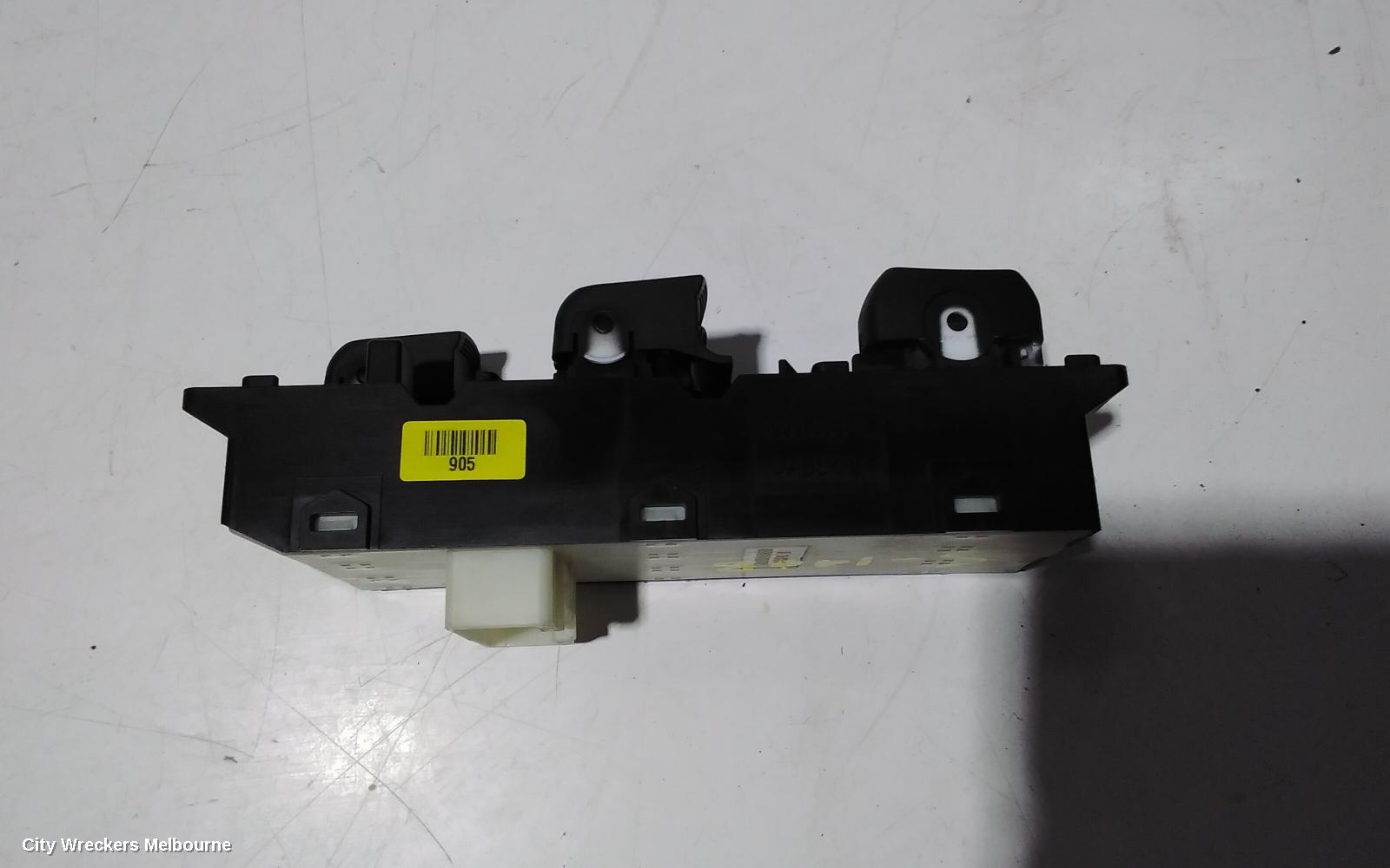 HYUNDAI VELOSTER PWR DR WIND SWITCH, RH FRONT (MASTER SWITCH), FS, TURBO, 07/2012 - 02/2018